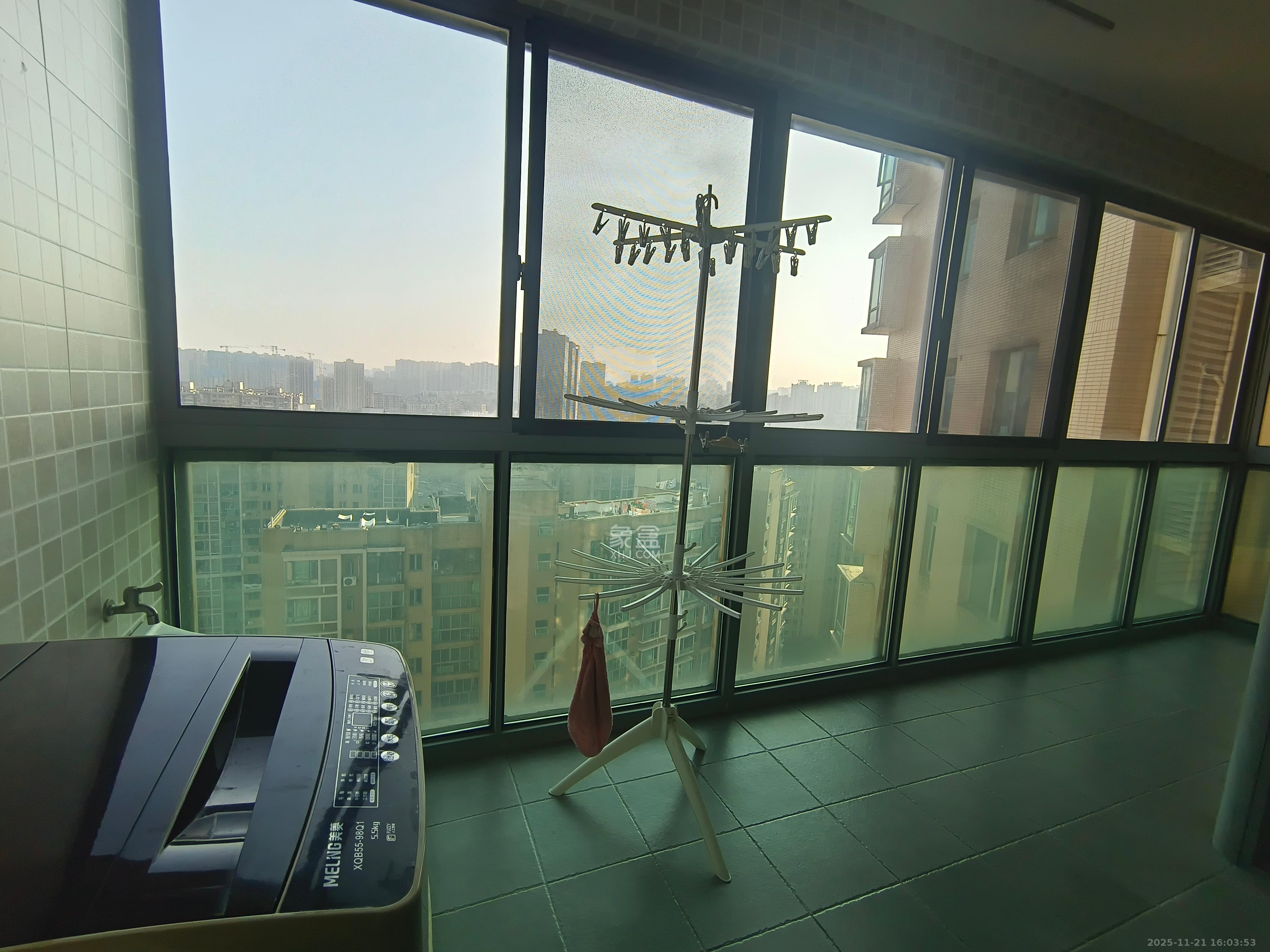 新城新世界一二三期 3室2厅2卫 3200.0元/月 新城新世界一二三期 3室2厅2卫 3200.0元/月室内图