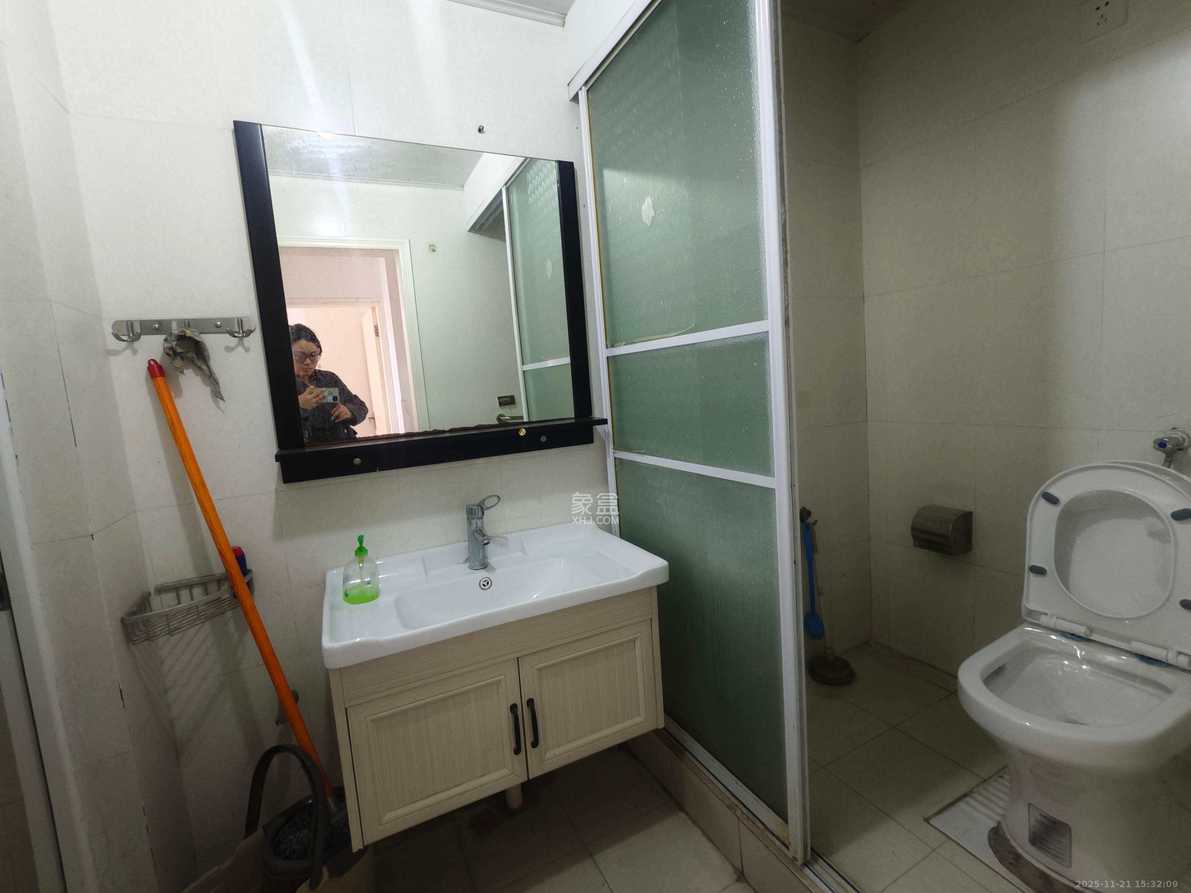 阳光100二期 2室1厅1卫 1700.0元/月 阳光100二期 2室1厅1卫 1700.0元/月室内图