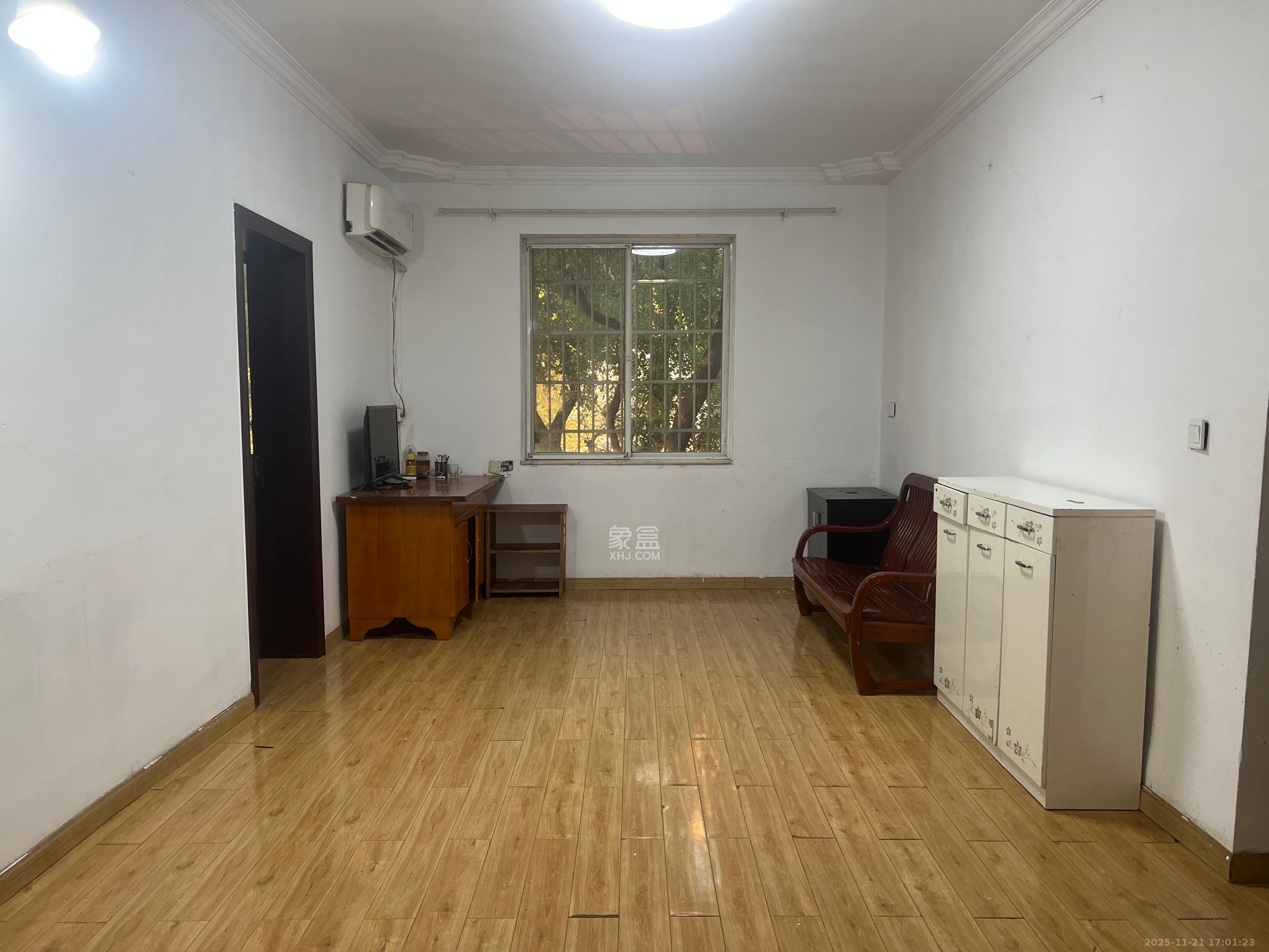 红龙庙小区 3室2厅1卫 2200.0元/月 红龙庙小区 3室2厅1卫 2200.0元/月室内图