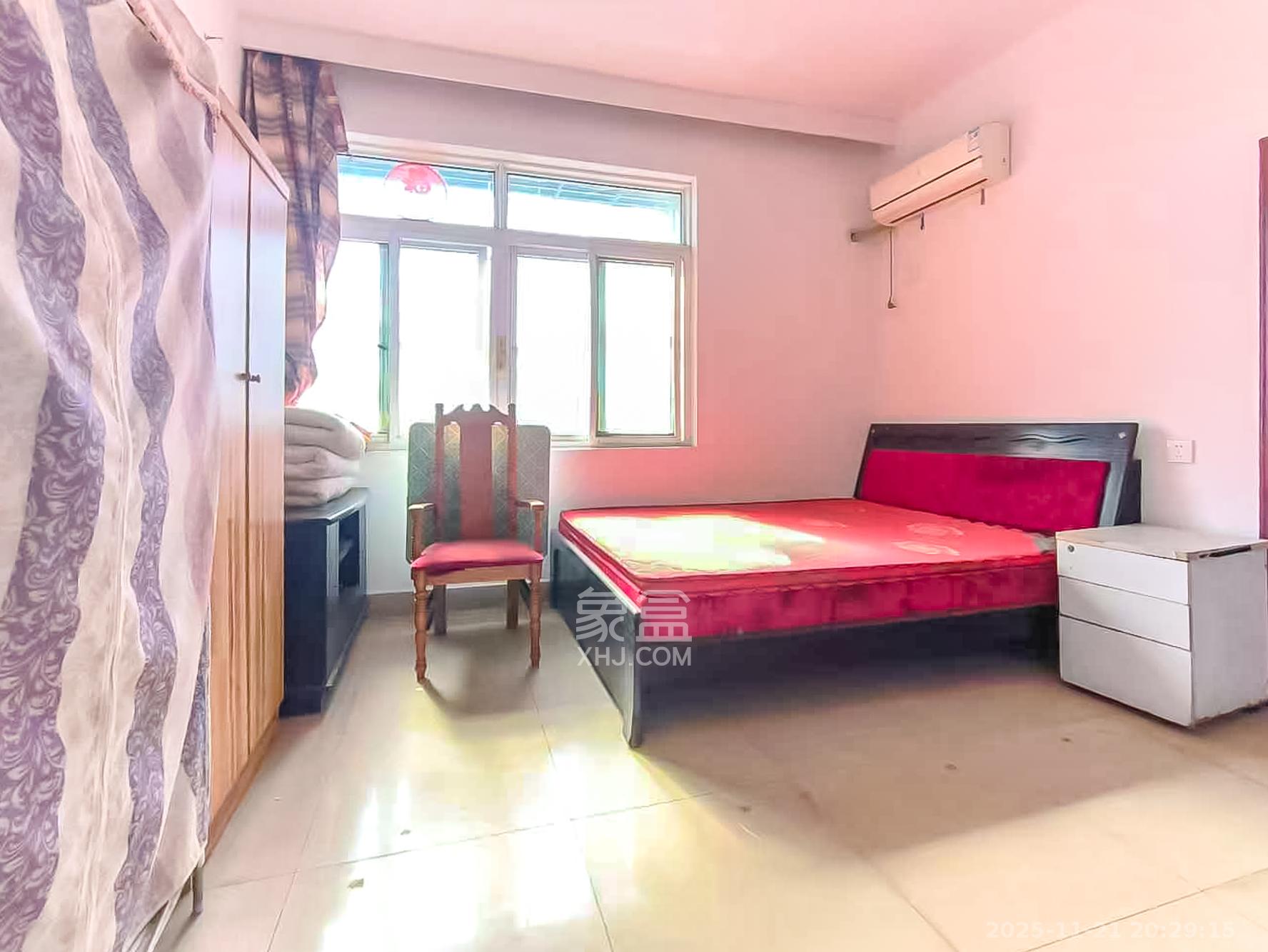 星沙二区 4室2厅4卫 300.0万 星沙二区 4室2厅4卫 300.0万卧室