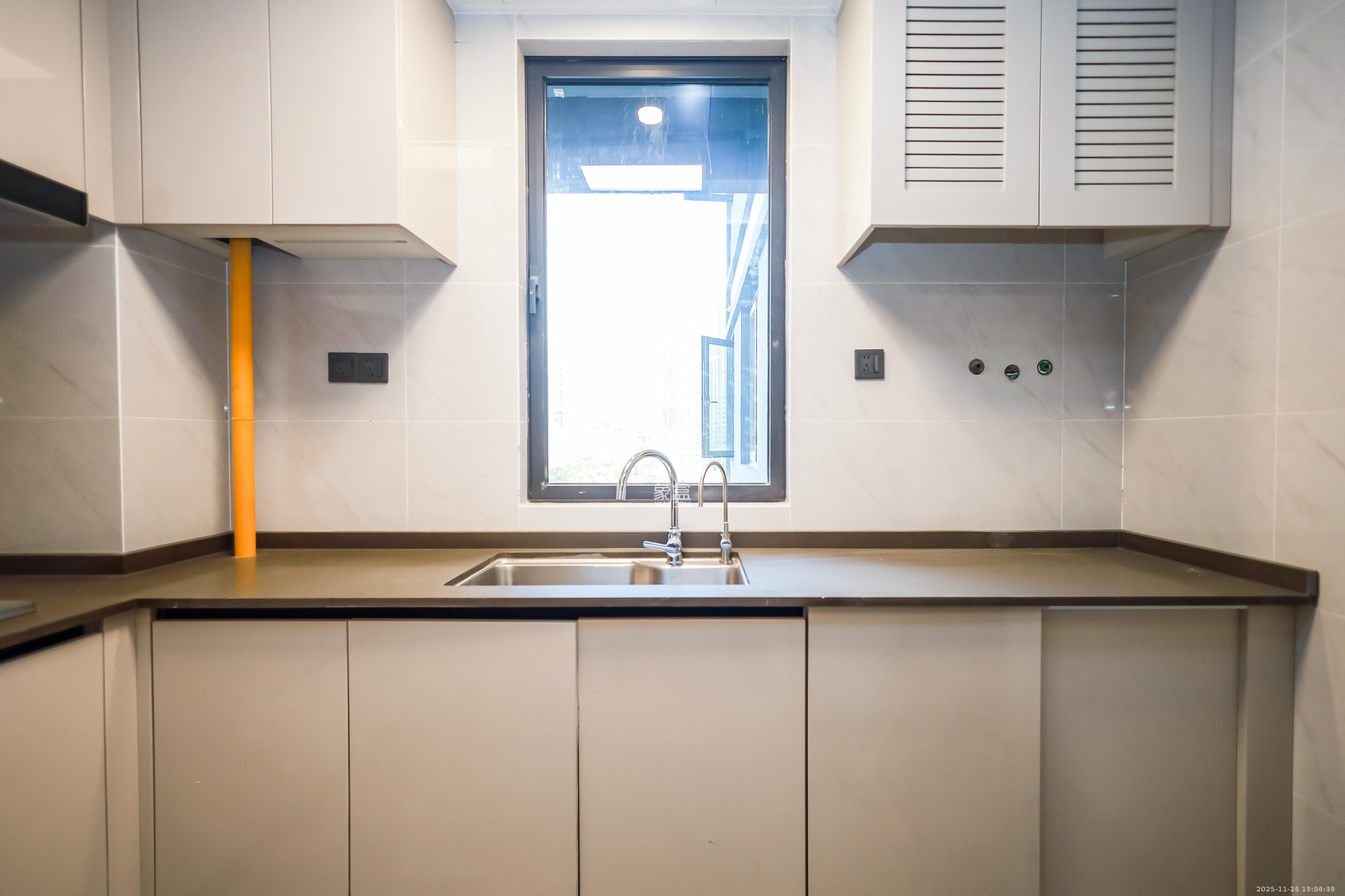 龙湖舜山府  3室2厅2卫    2900.0元/月室内图