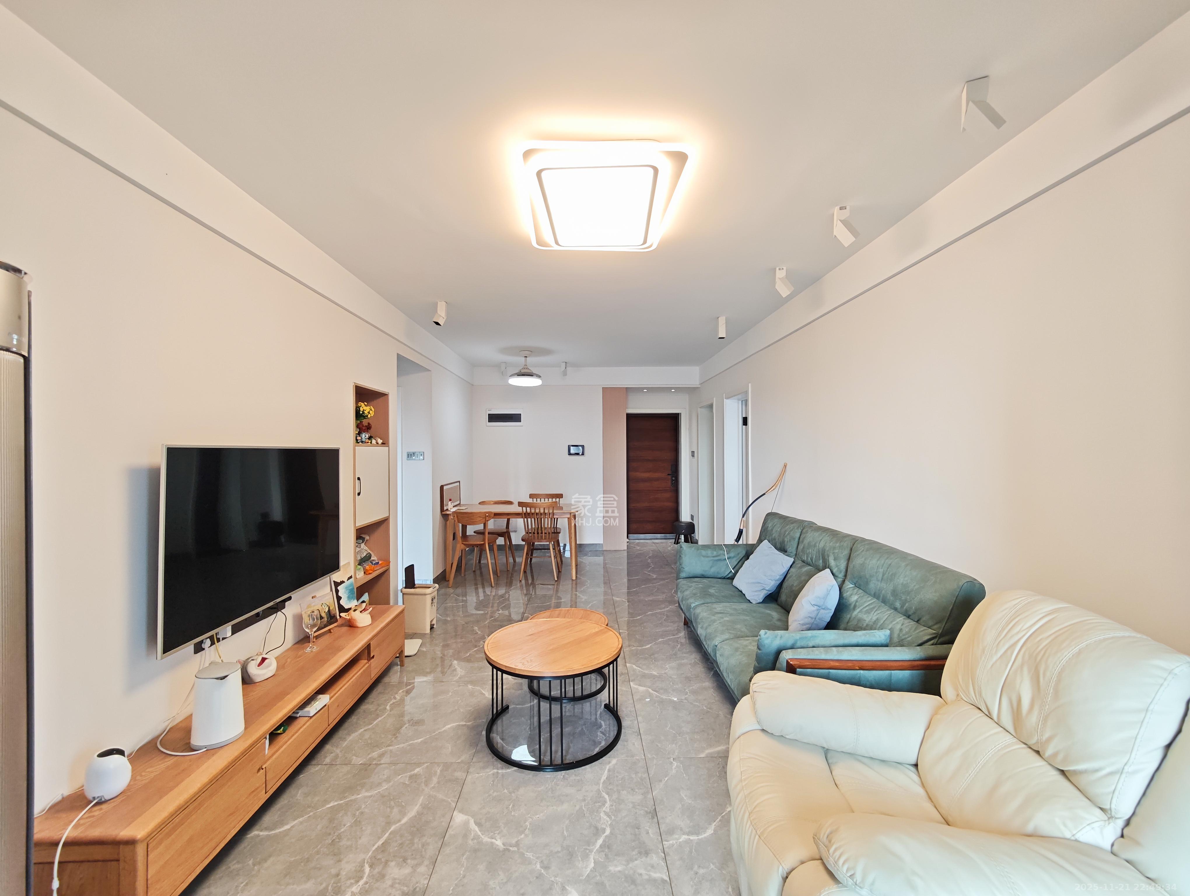 保利城(中航城国际社区、郡原美村) 3室2厅1卫 78.8万 保利城(中航城国际社区、郡原美村) 3室2厅1卫 78.8万客厅