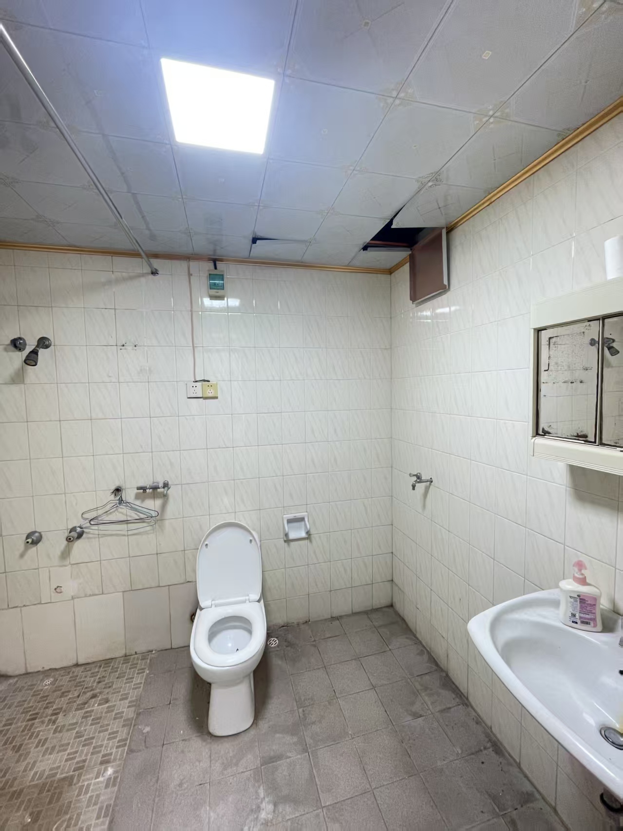 港澳申亚大厦   110.0㎡      2800.0元/月室内图