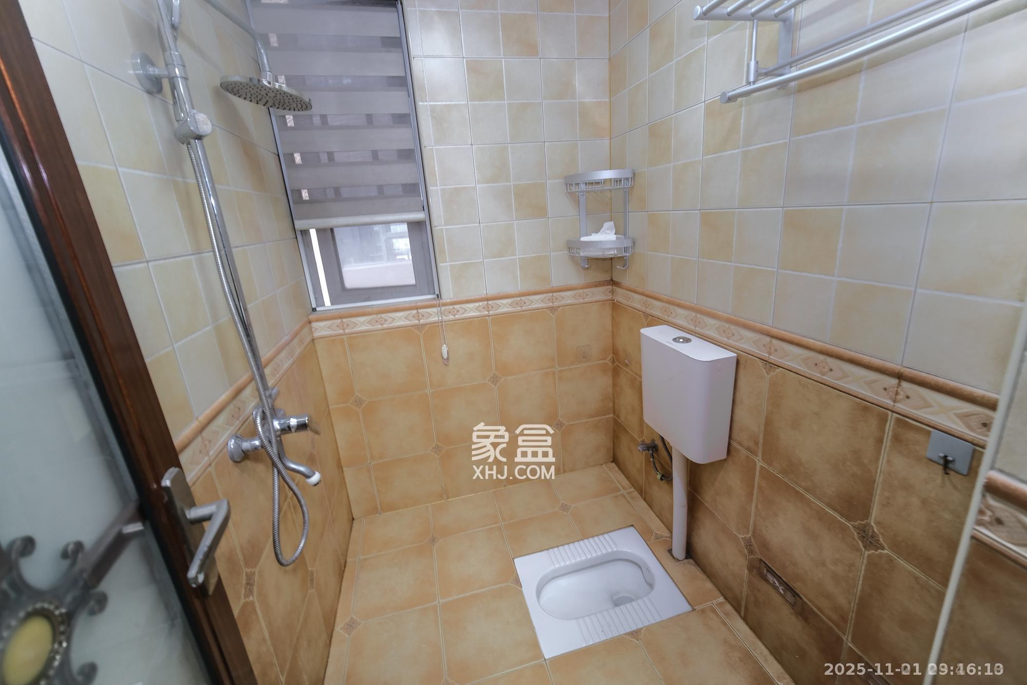 荣盛花语城 3室2厅1卫 2400.0元/月 荣盛花语城 3室2厅1卫 2400.0元/月室内图