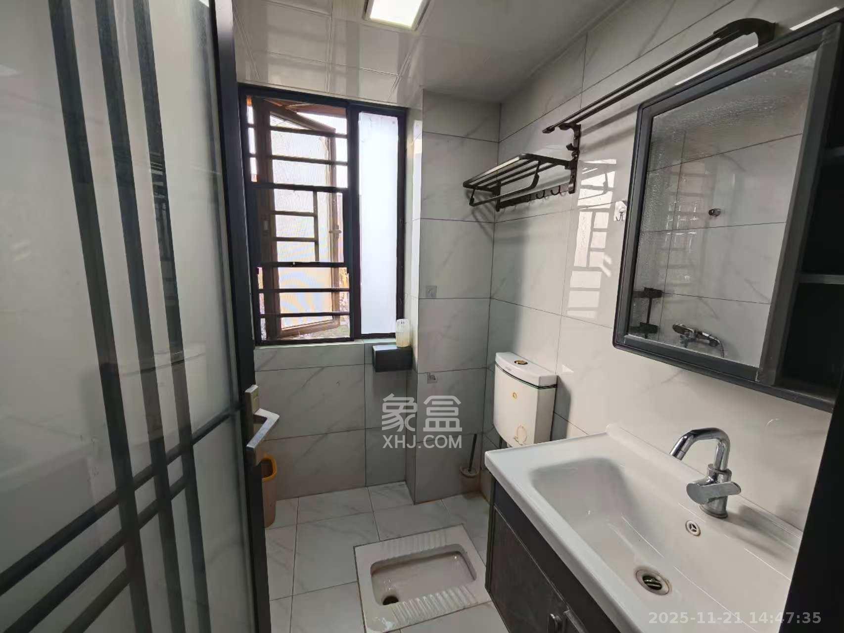 和润园三期 2室2厅1卫 2400.0元/月 和润园三期 2室2厅1卫 2400.0元/月室内图