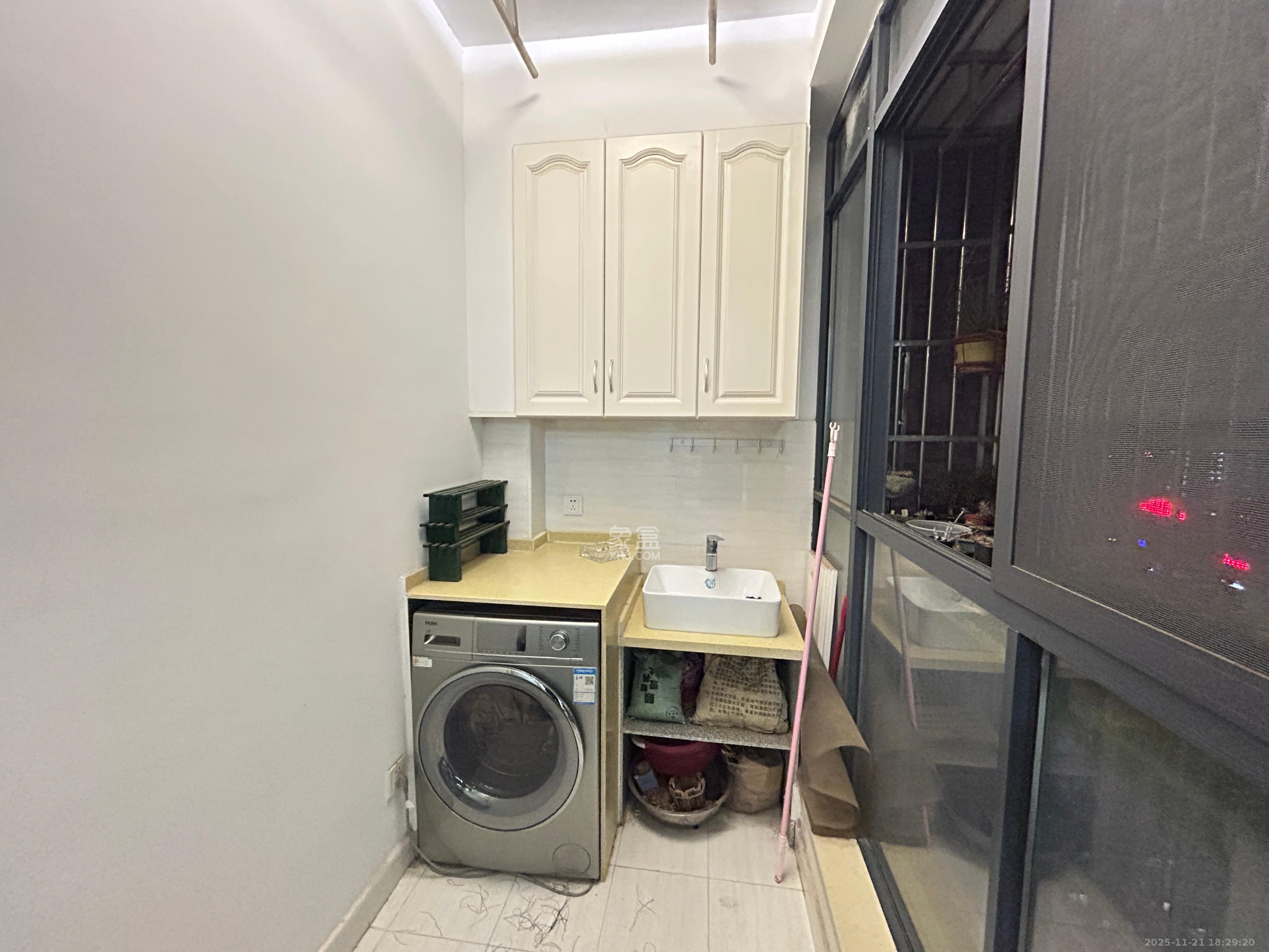 月亮湾草莓街区一、二期  1室0厅0卫    2500.0元/月室内图