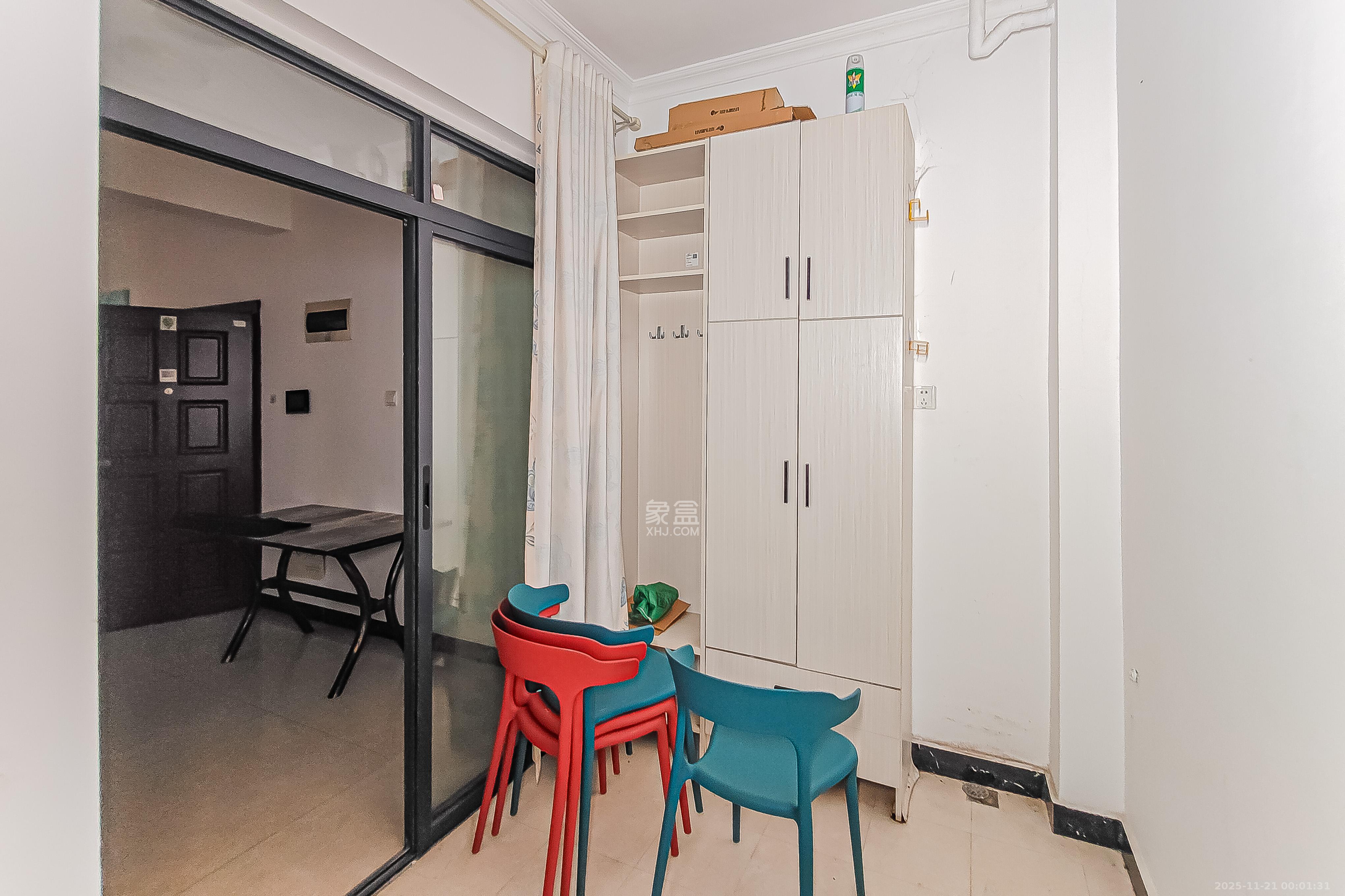 阳光锦城 2室2厅1卫 100.0万 阳光锦城 2室2厅1卫 100.0万客厅