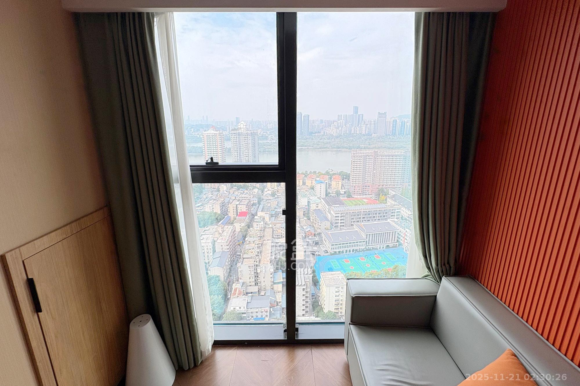 华润置地中心 1室0厅0卫 40.0万 华润置地中心 1室0厅0卫 40.0万阳台