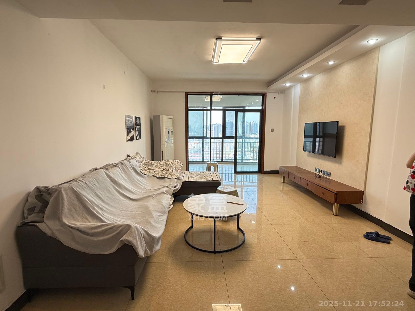 融圣国际  3室2厅2卫    3500.0元/月