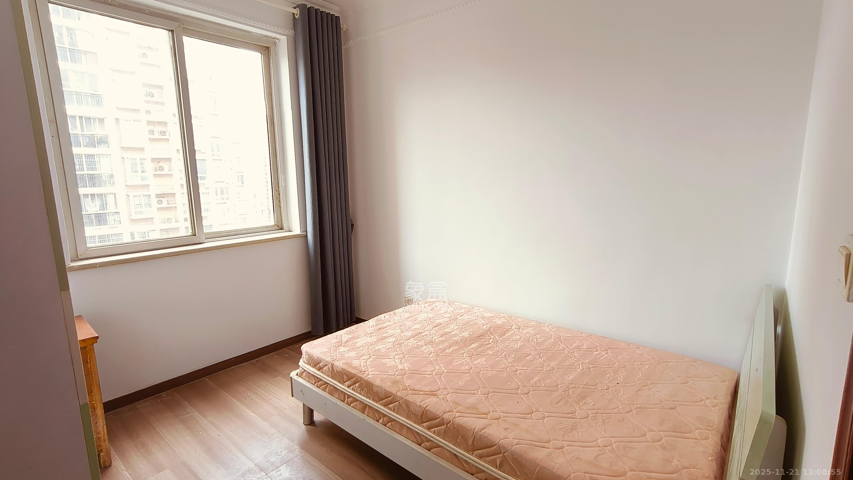 筑梦园  3室2厅2卫    1900.0元/月室内图