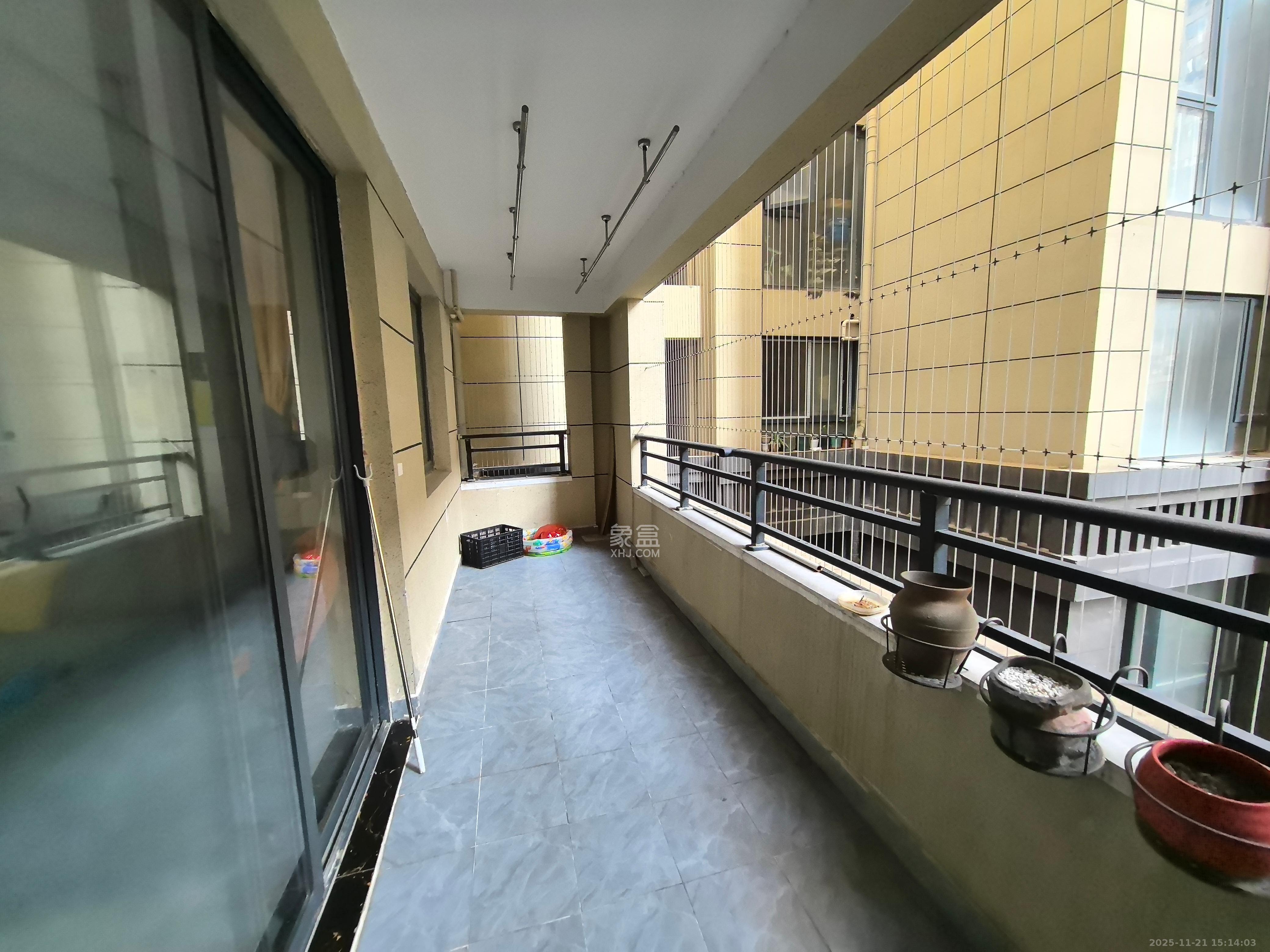 明发阅江悦府  4室2厅2卫    2200.0元/月室内图1