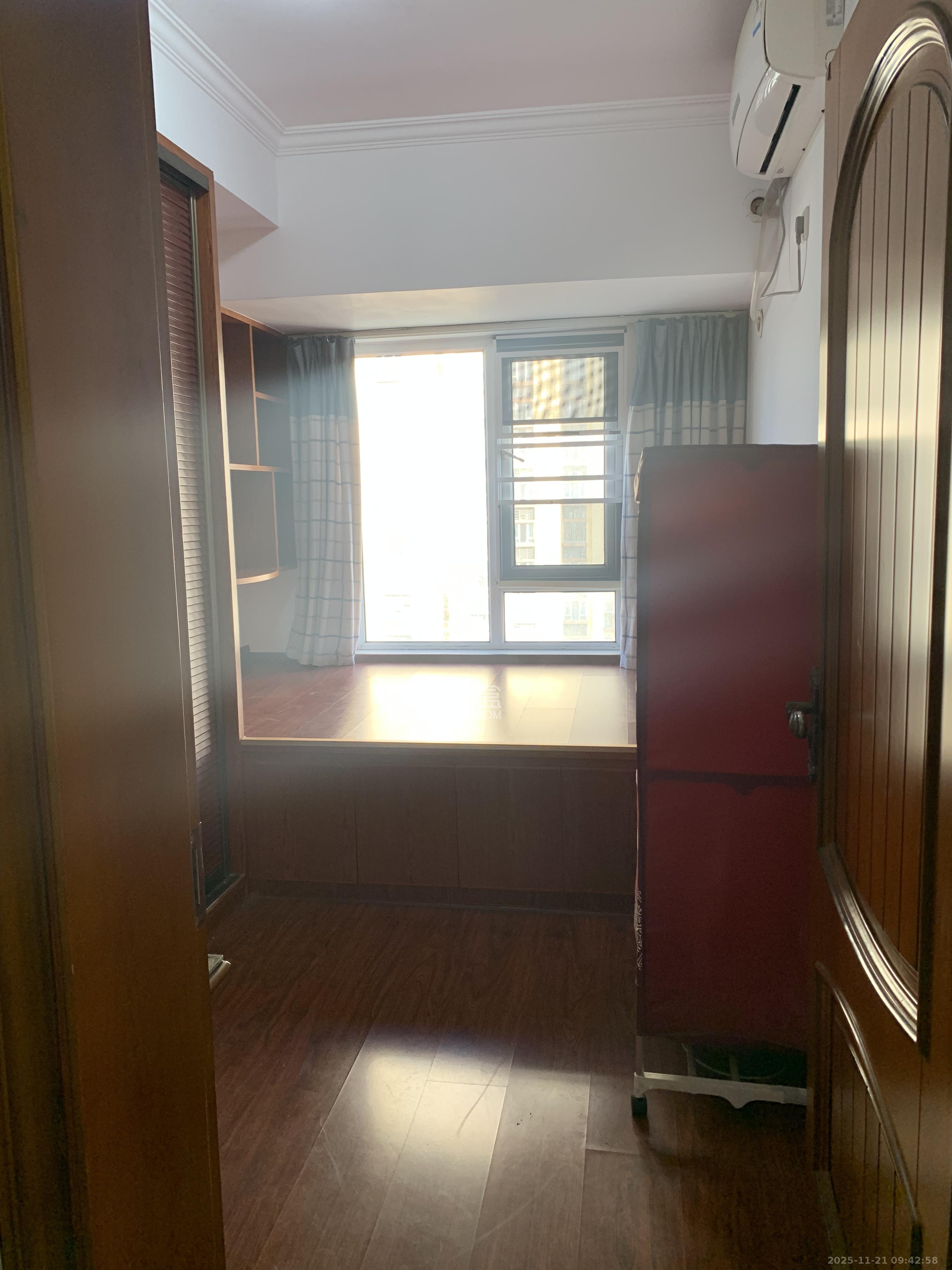 万国城(当代满庭春MOMA)三期 4室2厅2卫 3300.0元/月 万国城(当代满庭春MOMA)三期 4室2厅2卫 3300.0元/月室内图