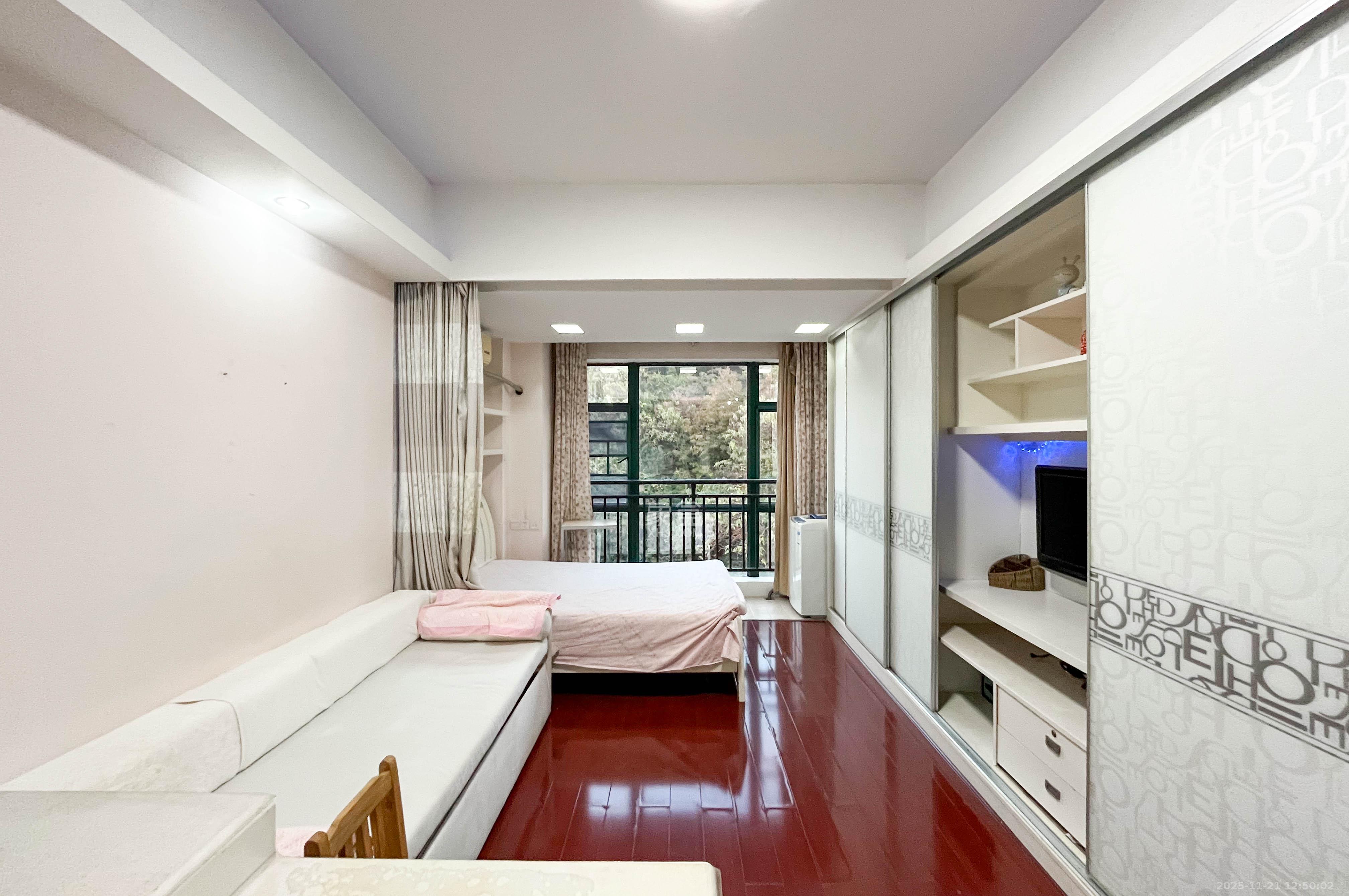 共和世家 1室1厅1卫 50.0万 共和世家 1室1厅1卫 50.0万客厅