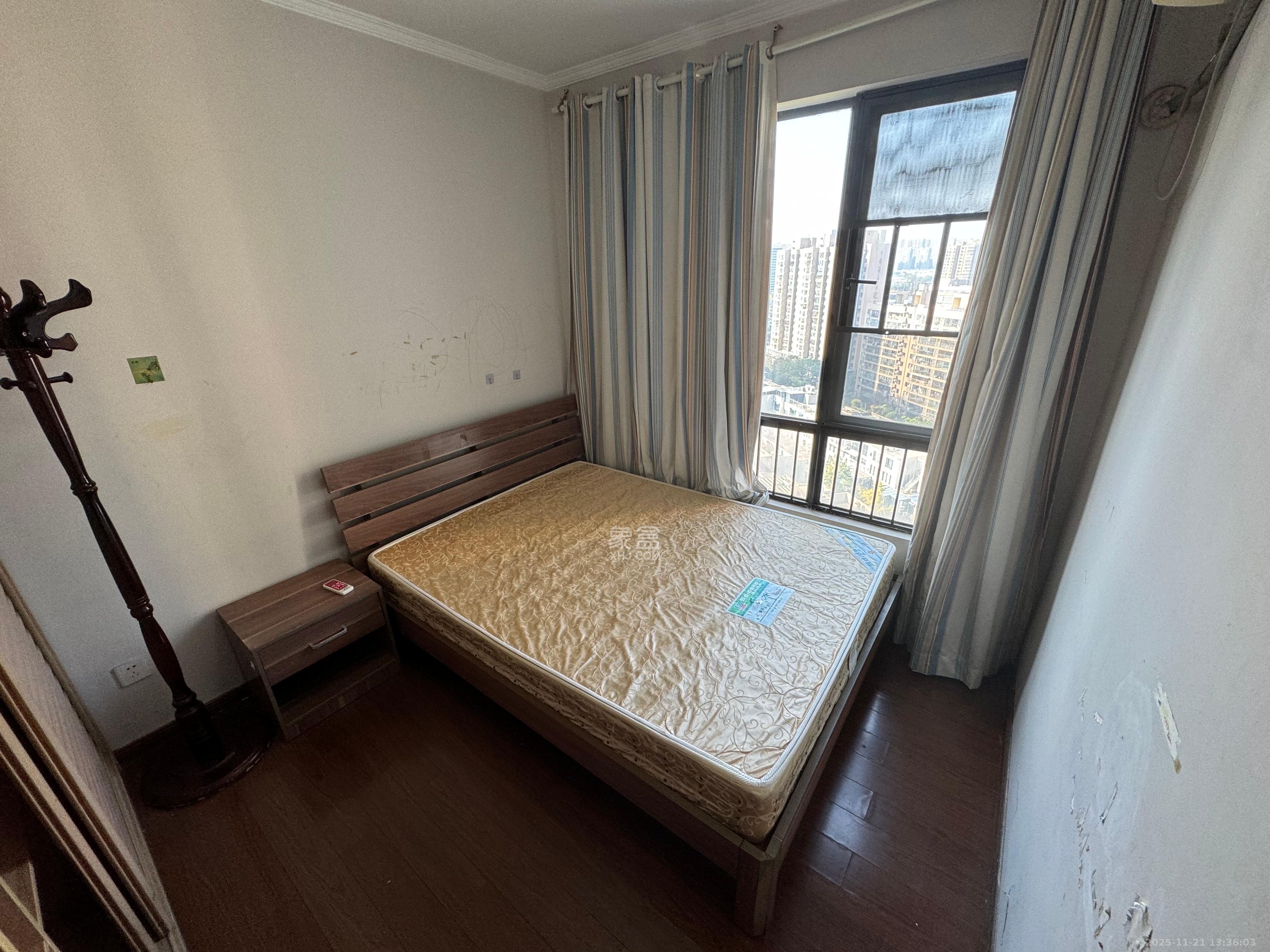 万科城 3室2厅1卫 2500.0元/月 万科城 3室2厅1卫 2500.0元/月室内图