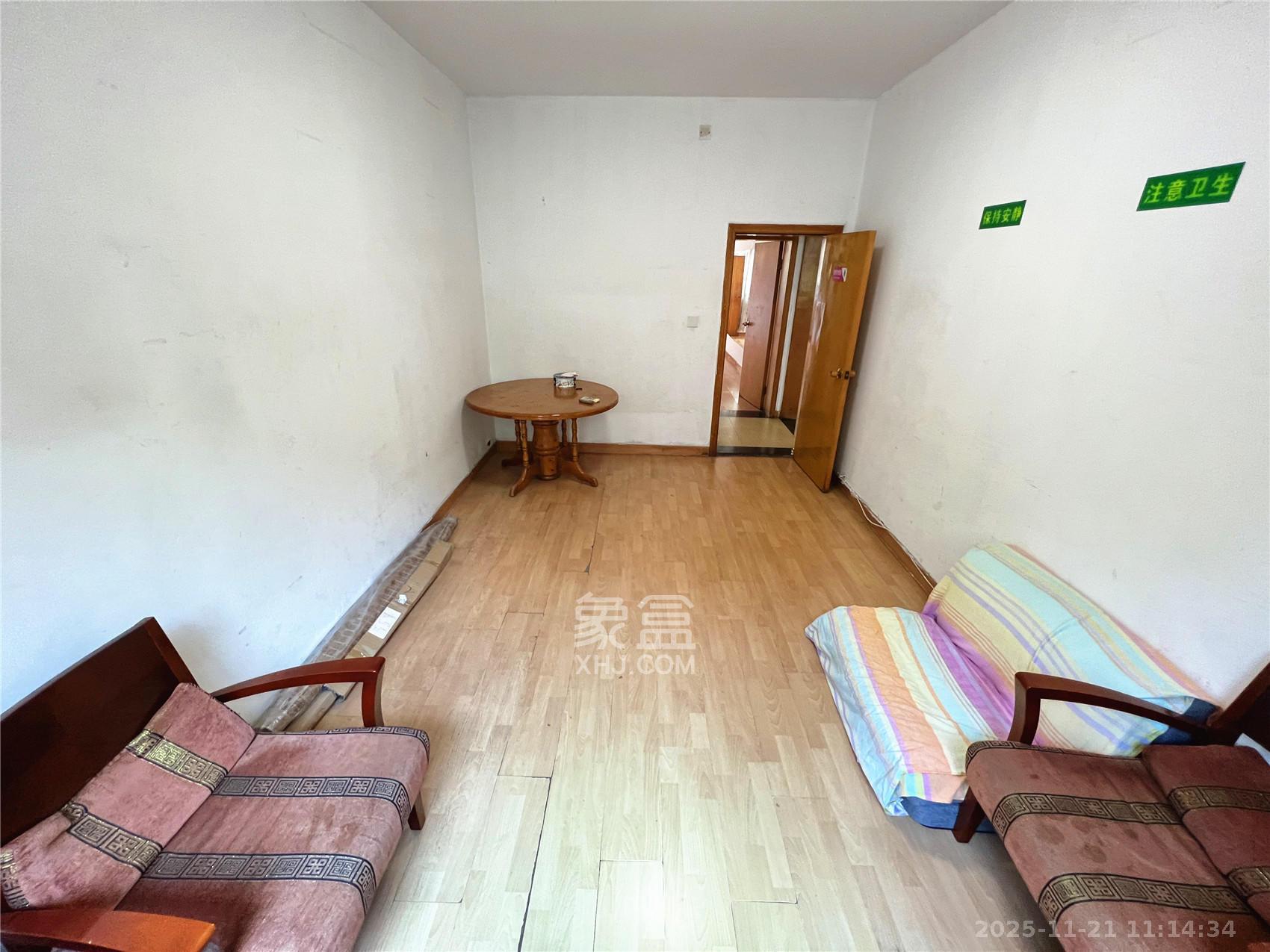 省军区宿舍  3室2厅1卫    2700.0元/月室内图