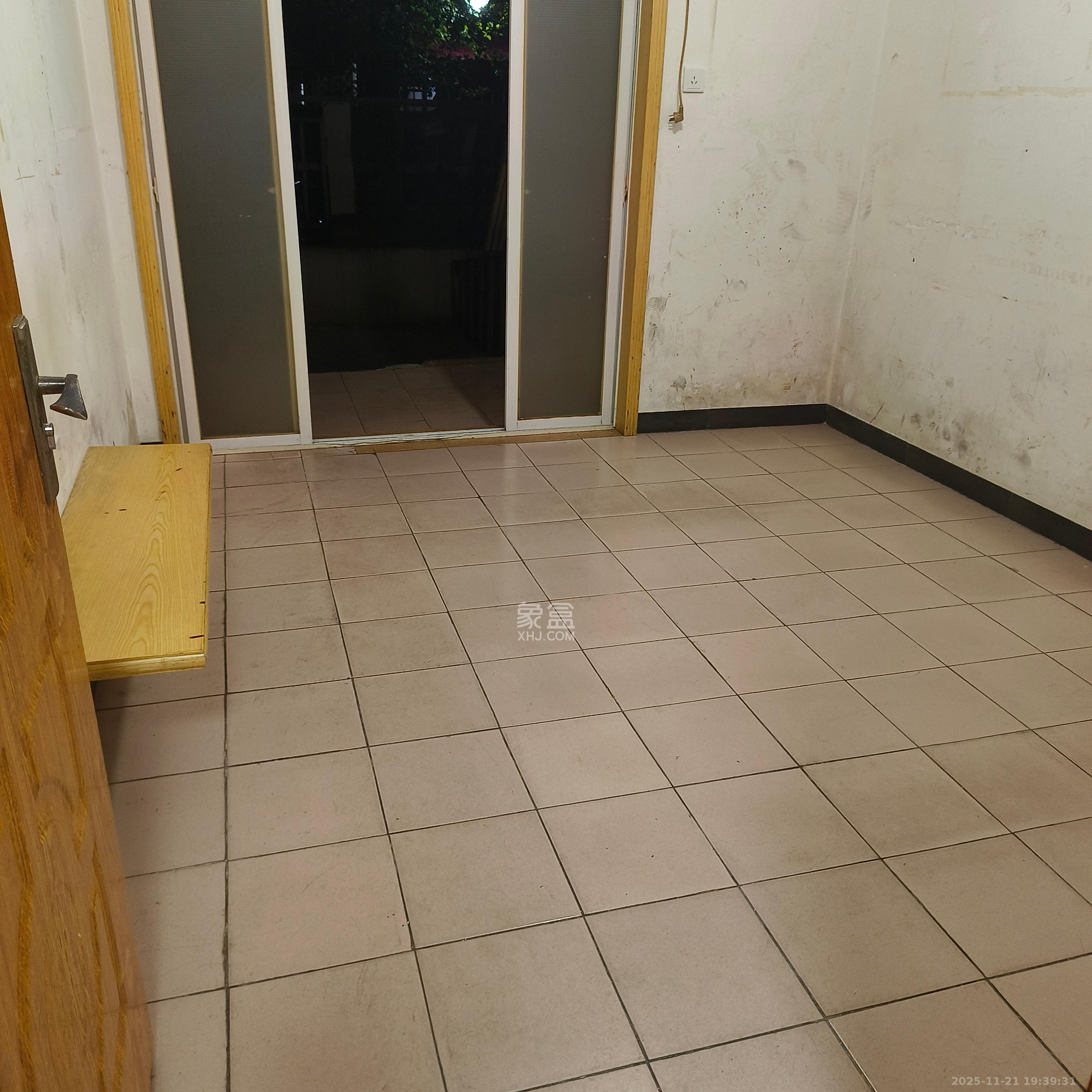 人民新村  3室2厅1卫    3000.0元/月室内图1