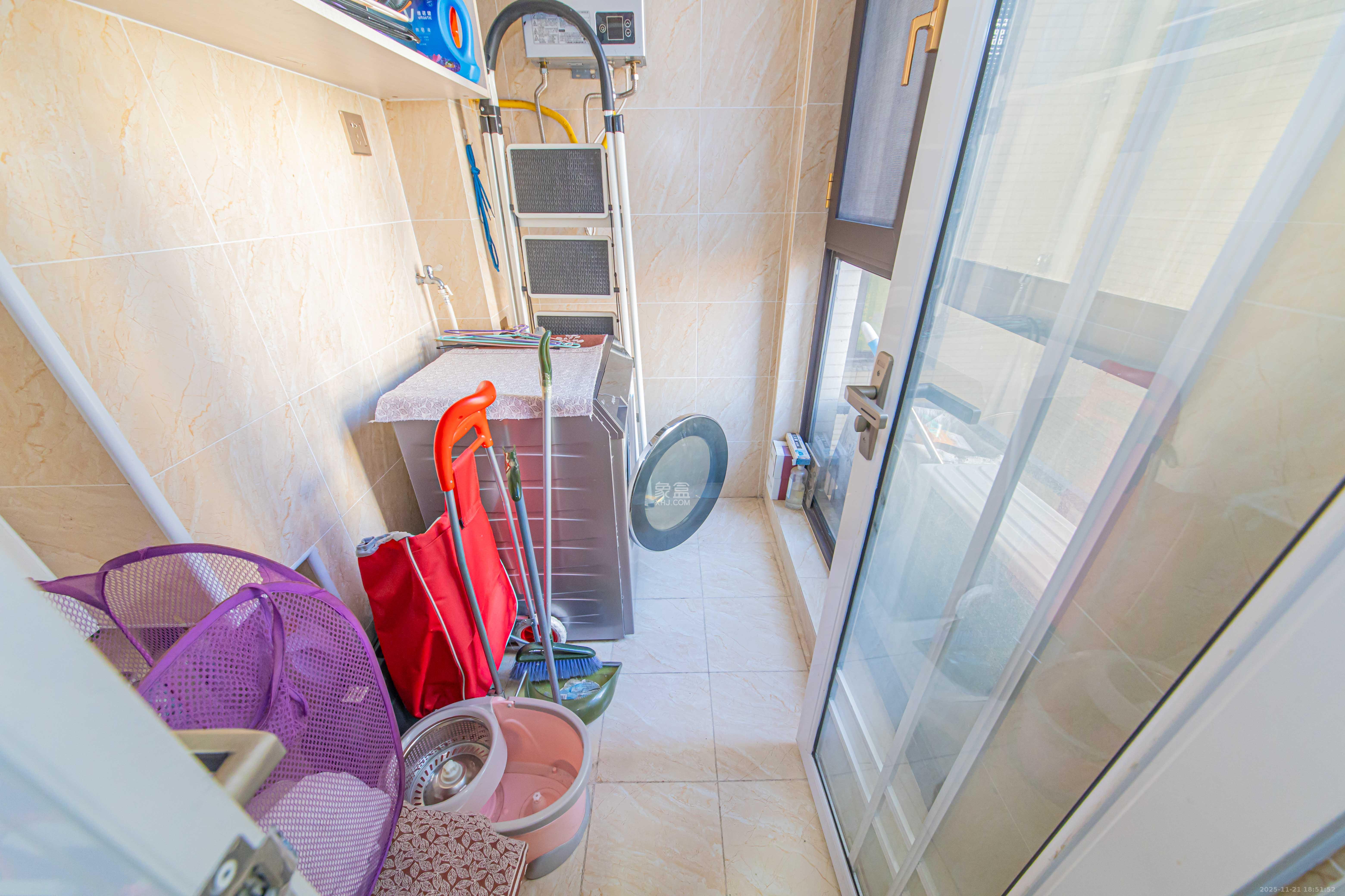 金房奥斯卡  3室2厅2卫    95.0万阳台