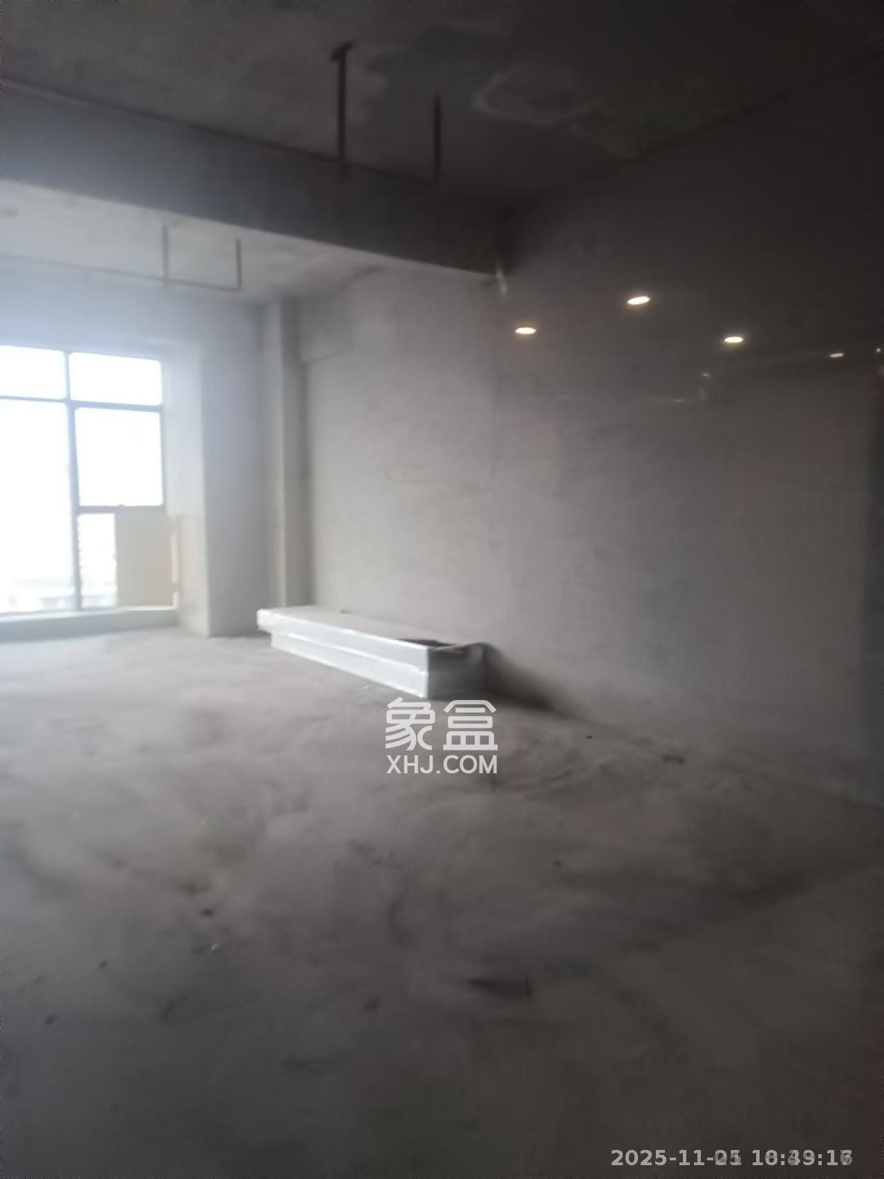 恒大金融广场   90.0㎡      4000.0元/月室内图