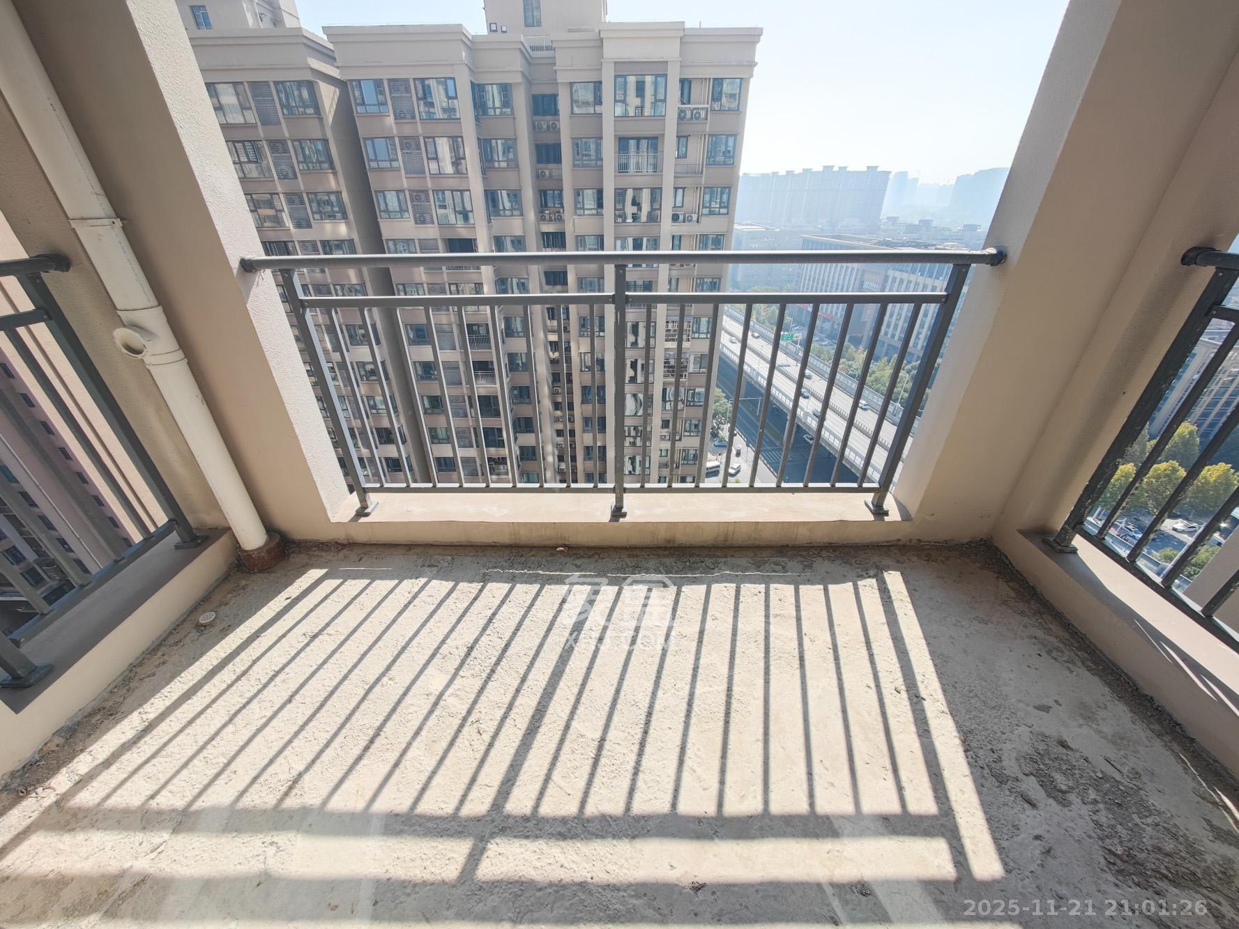 潇湘名城(新里程潇湘名城) 3室2厅1卫 88.0万 潇湘名城(新里程潇湘名城) 3室2厅1卫 88.0万阳台