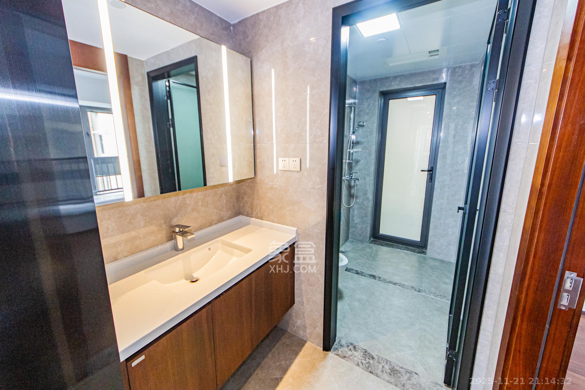 北辰瀚江府  3室2厅2卫    245.0万卫生间