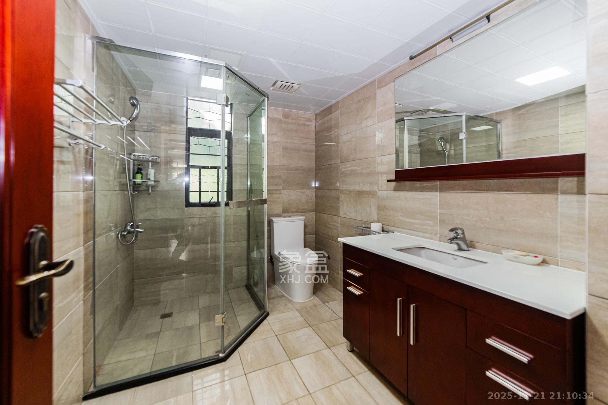 湘江世纪城临江苑  4室2厅2卫    159.0万卫生间