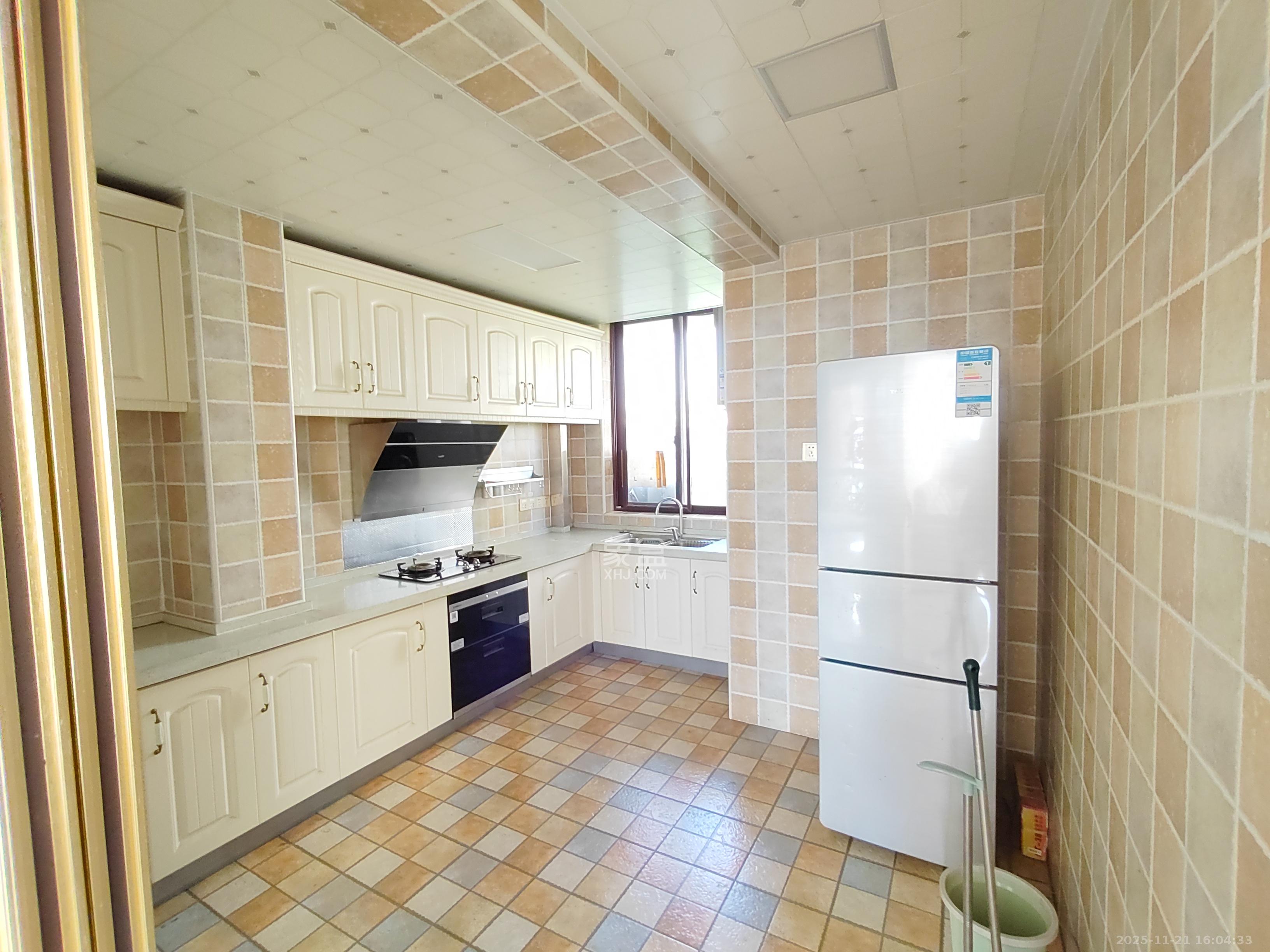 汀湘十里  3室2厅1卫    2100.0元/月室内图