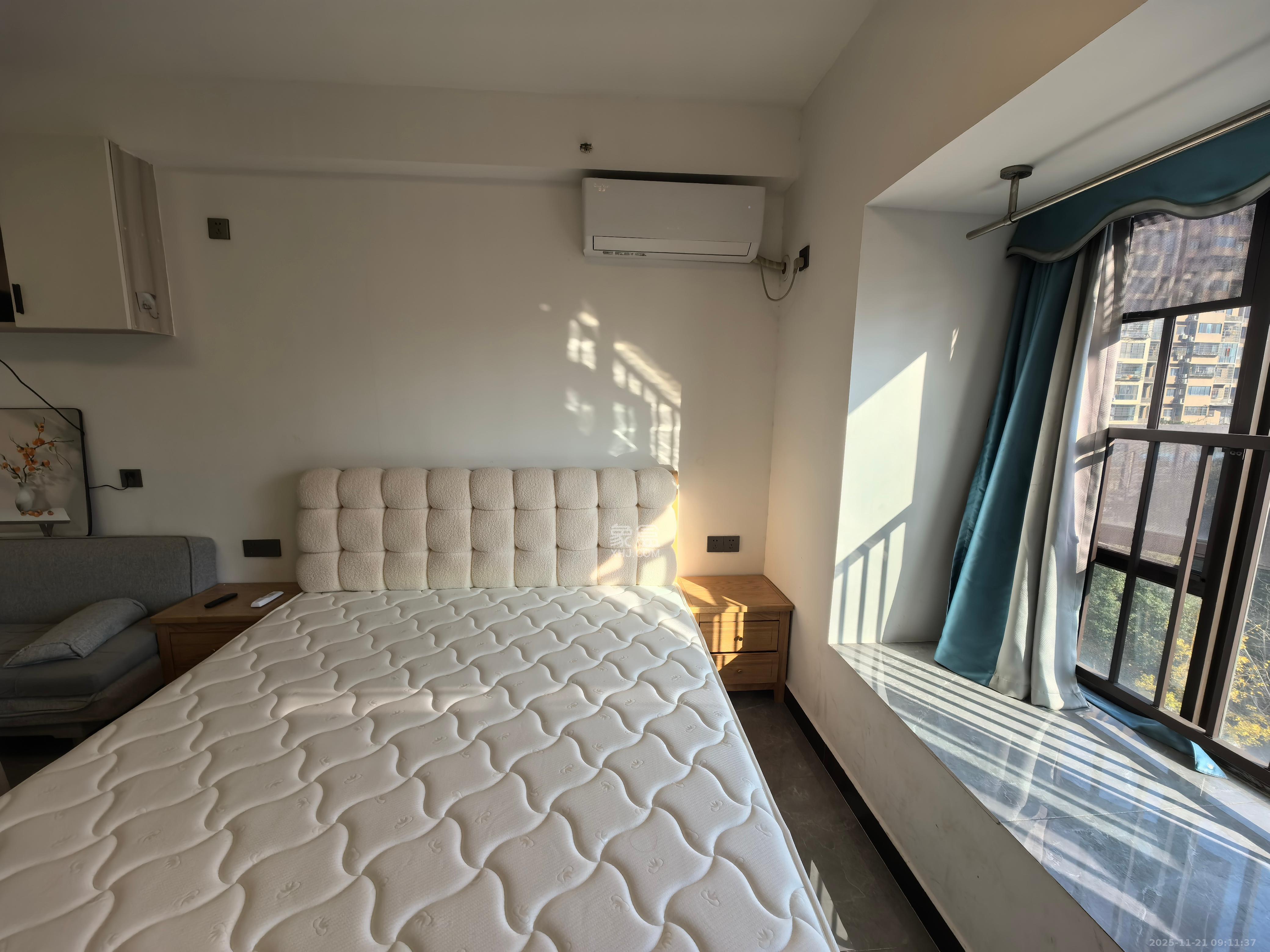 奥园城市天骄一期  1室1厅1卫    1600.0元/月室内图