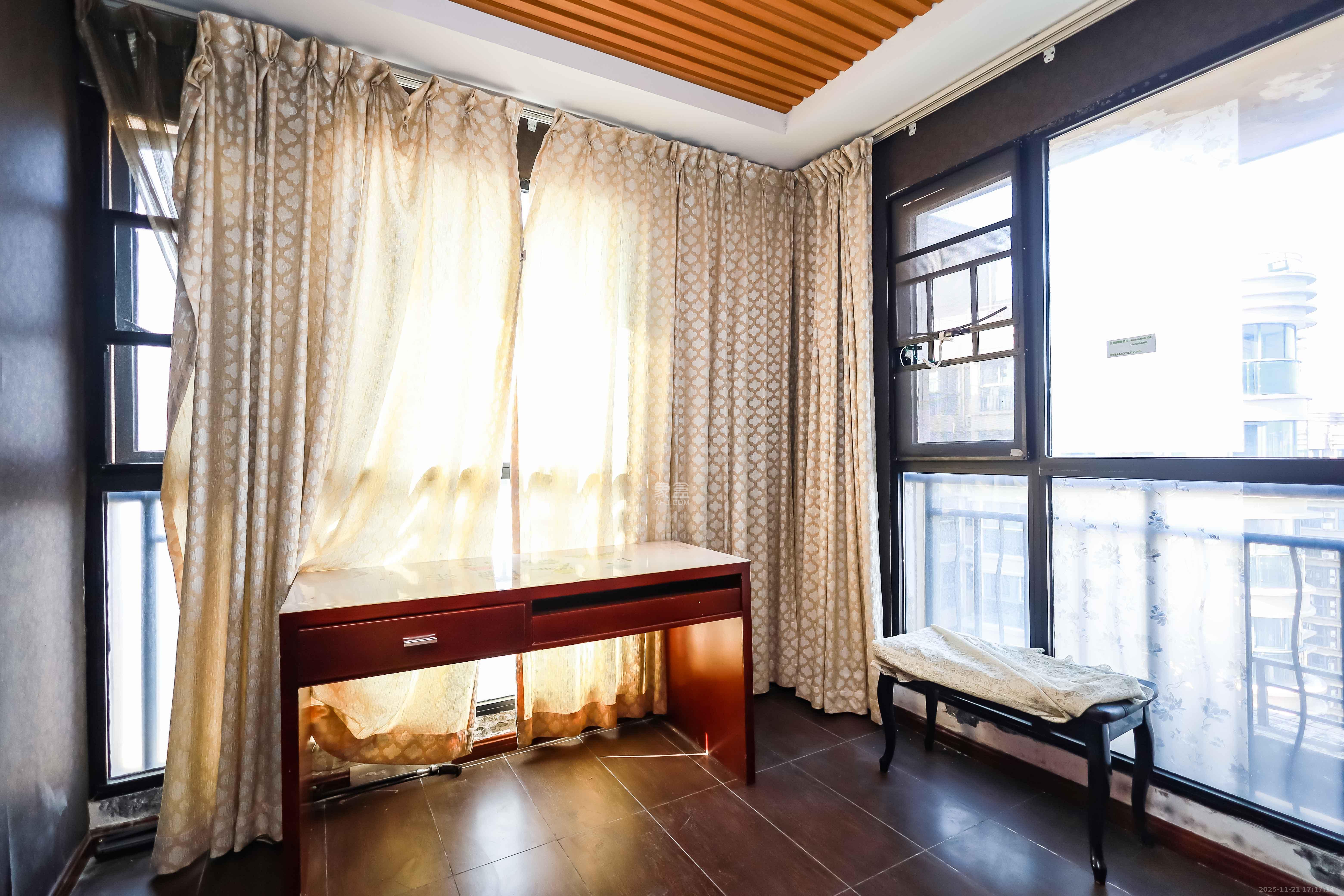 永祺西京  4室2厅2卫    180.0万卧室