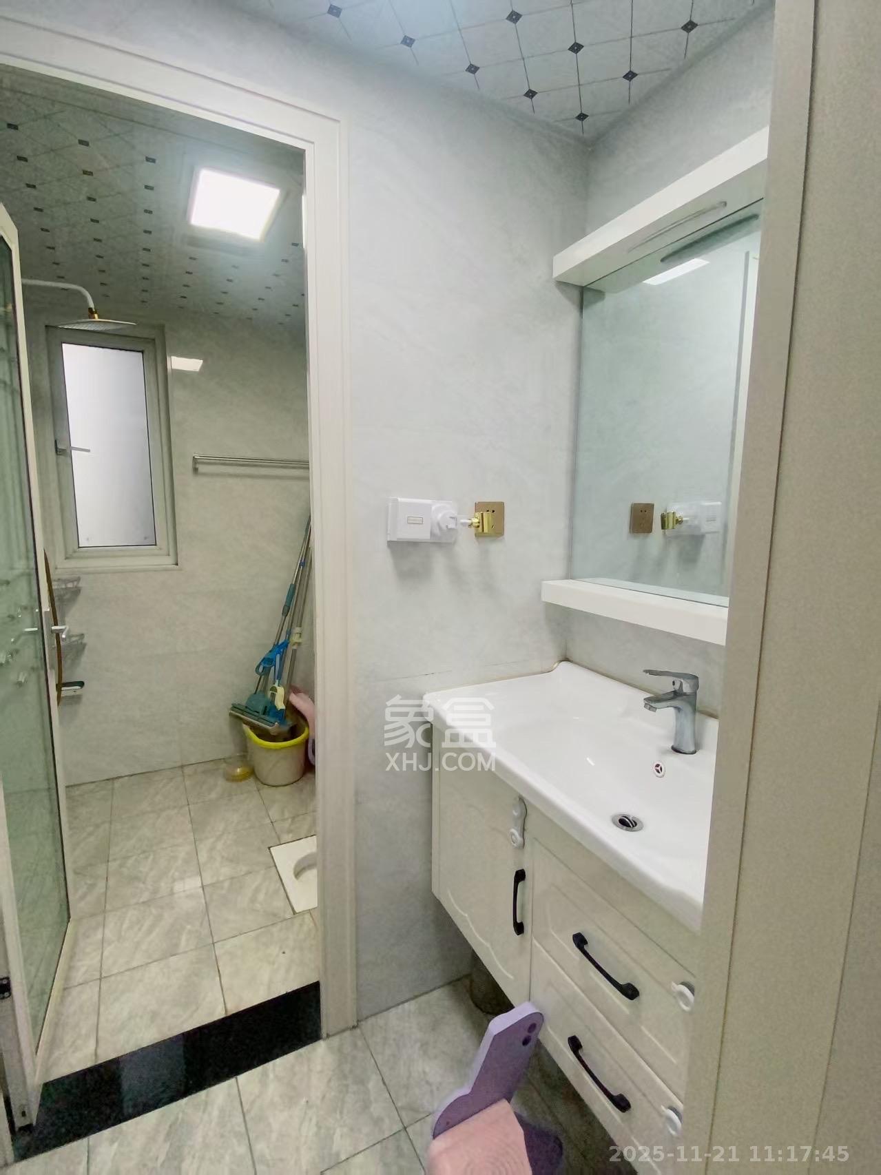 新城国际花都  3室2厅2卫    1800.0元/月室内图