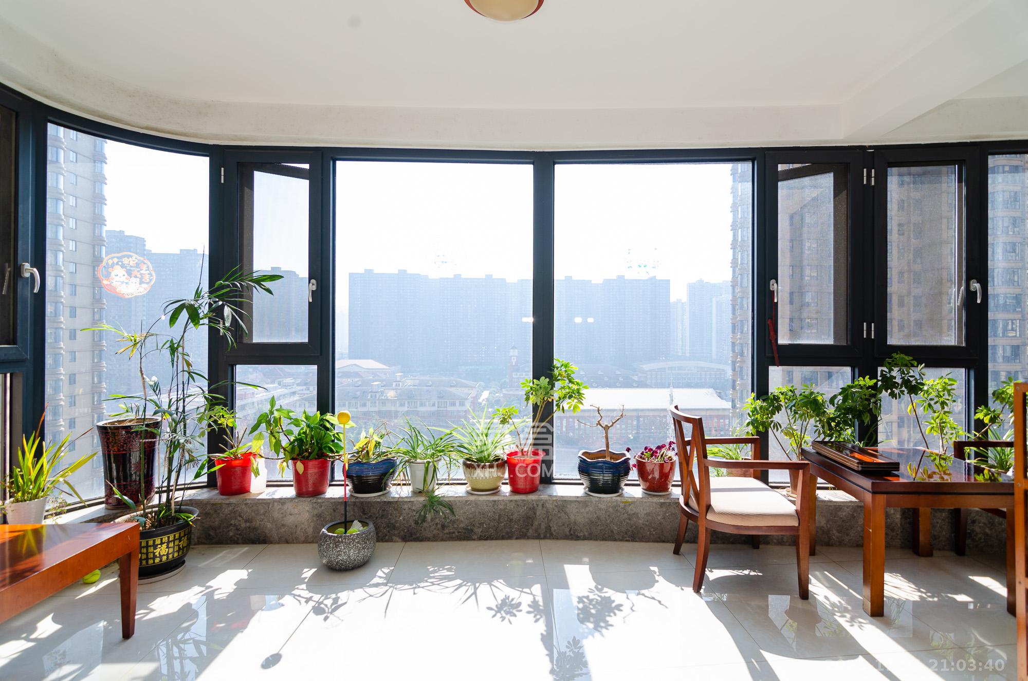 三润城（三润星城）  5室2厅2卫    153.8万阳台