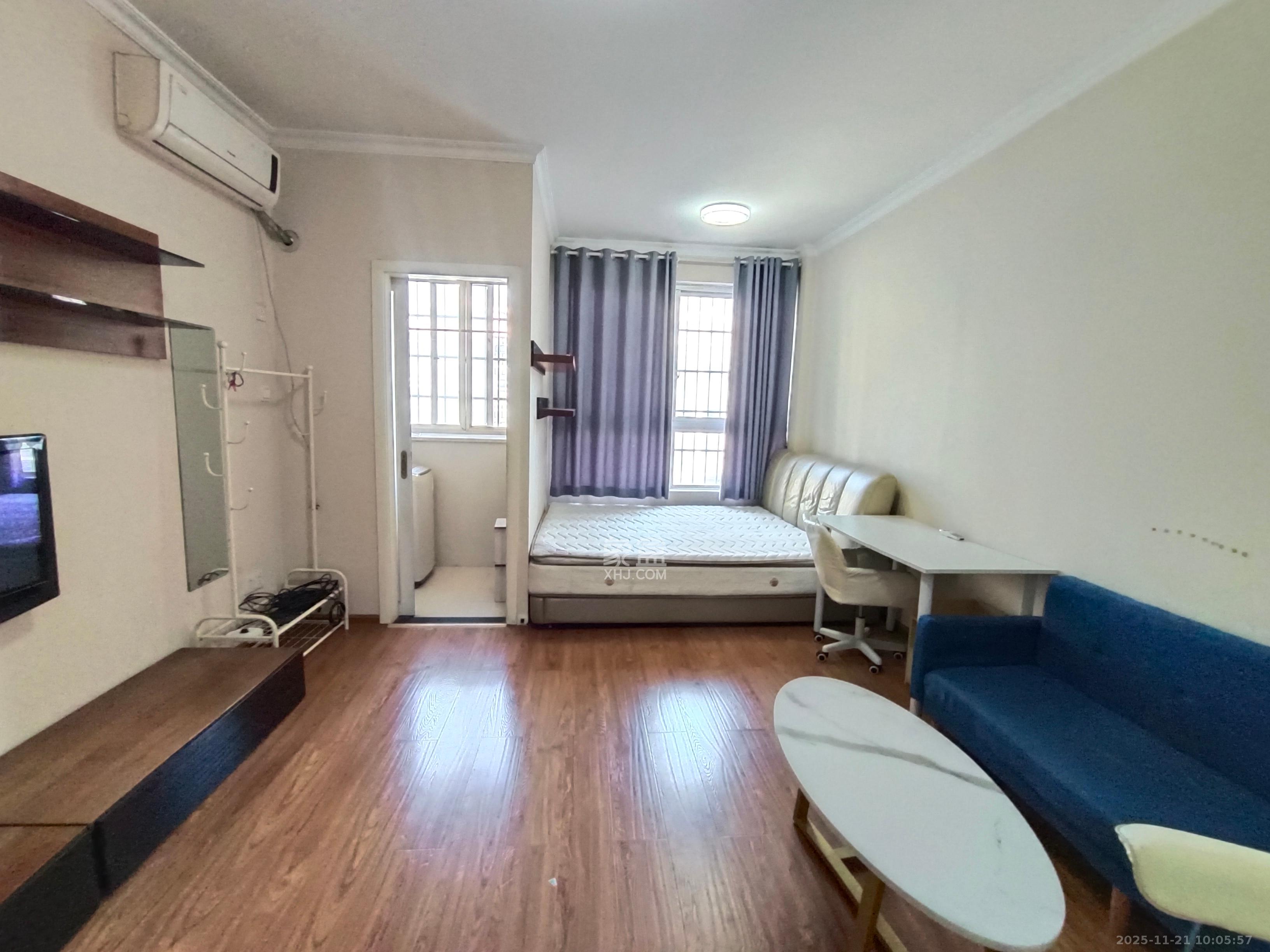 月亮湾草莓街区一、二期  1室1厅1卫    1100.0元/月室内图