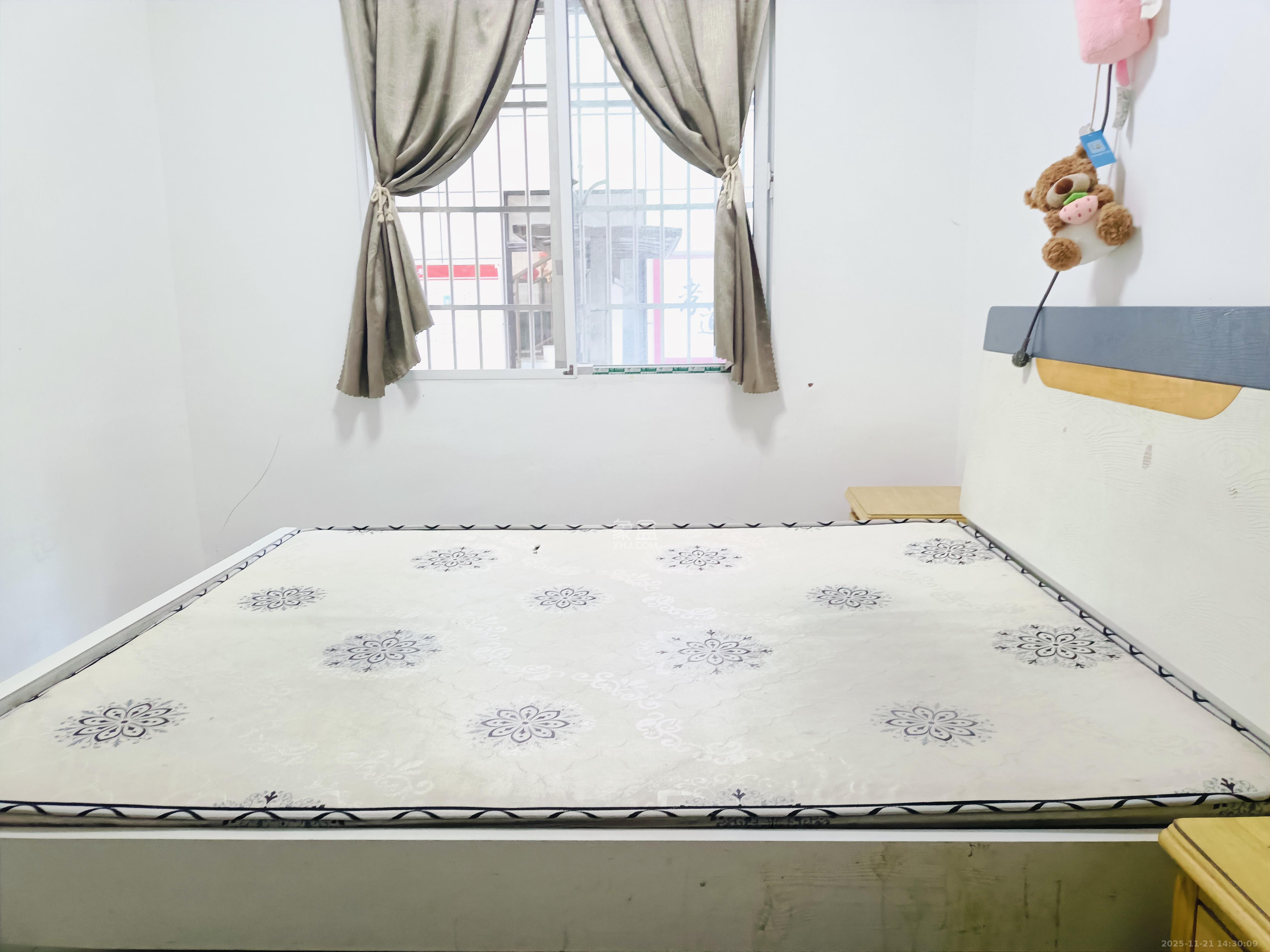 东风路新二村  3室1厅1卫    1800.0元/月室内图