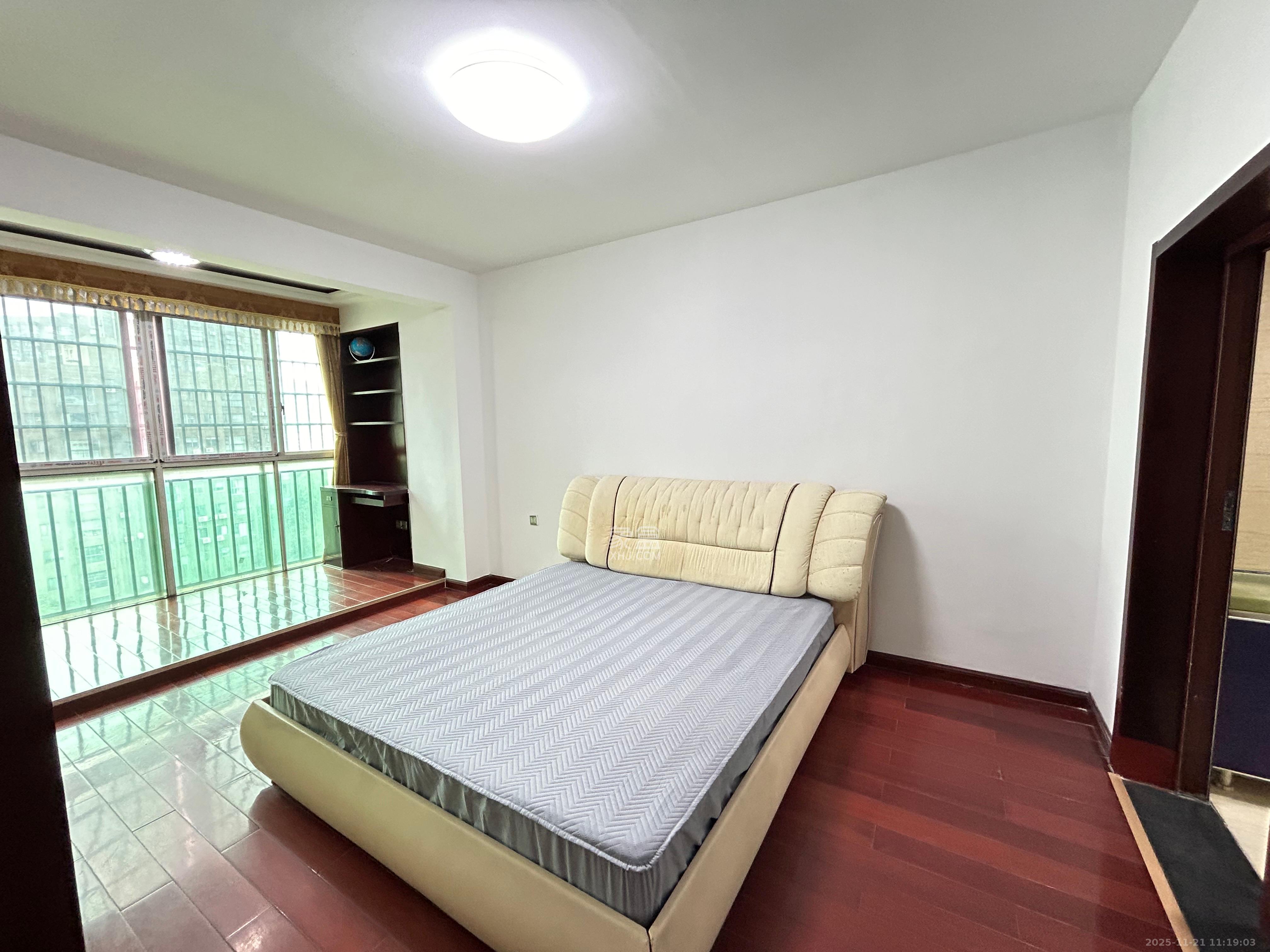 麓谷加州阳光 3室2厅2卫 2500.0元/月 麓谷加州阳光 3室2厅2卫 2500.0元/月室内图