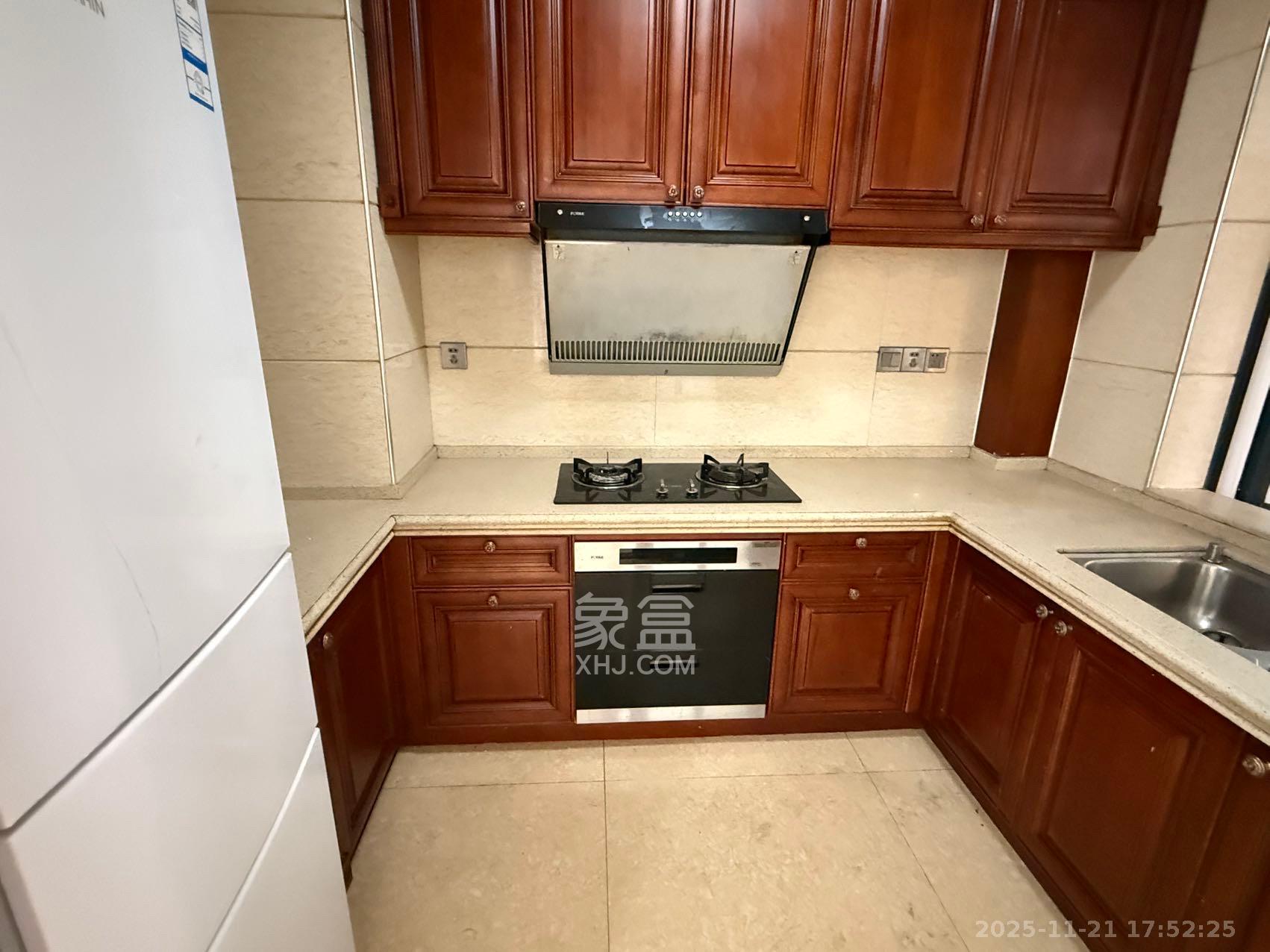 融圣国际  3室2厅2卫    3500.0元/月室内图