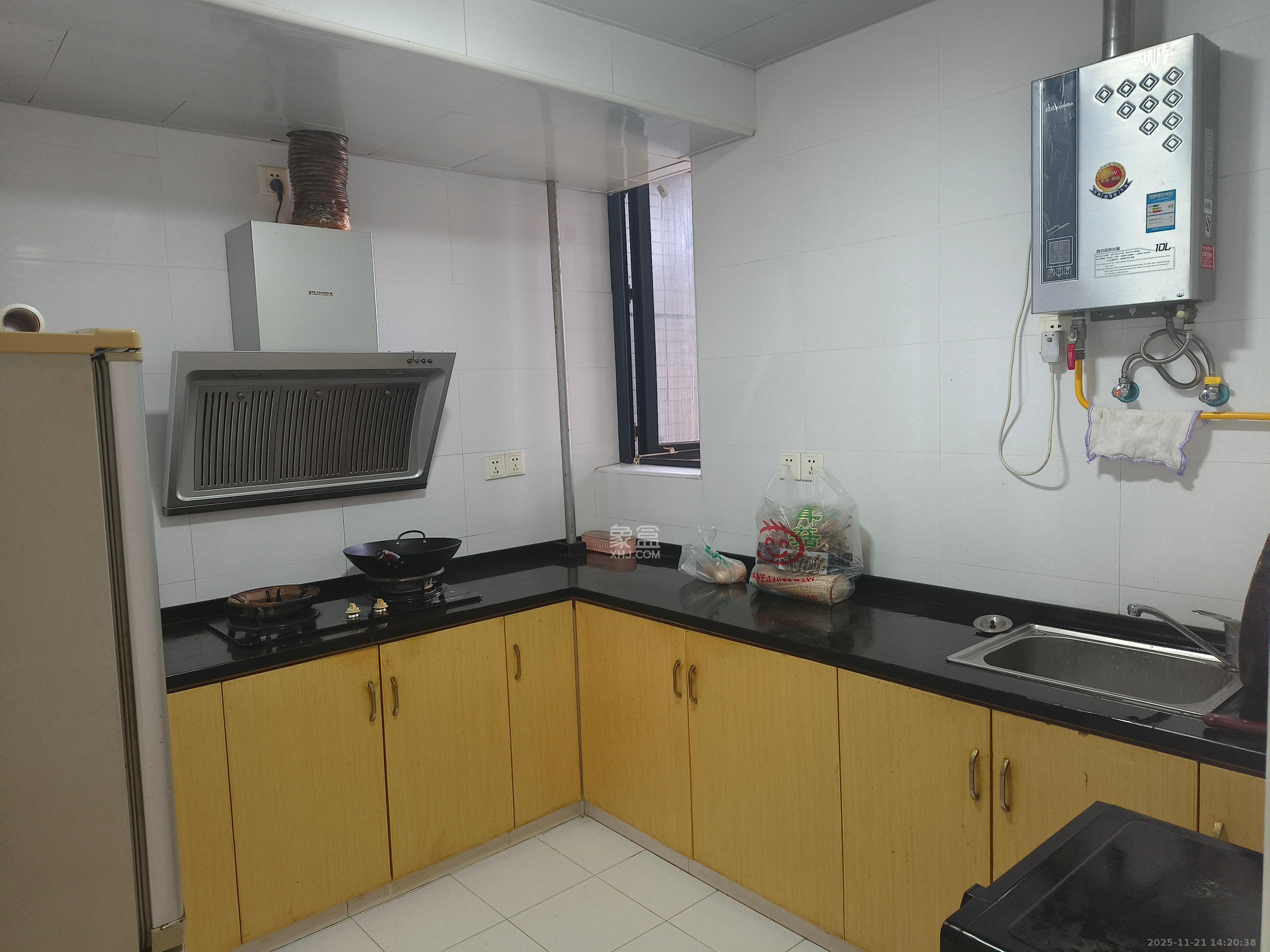 尚都花园城  3室2厅2卫    1800.0元/月室内图