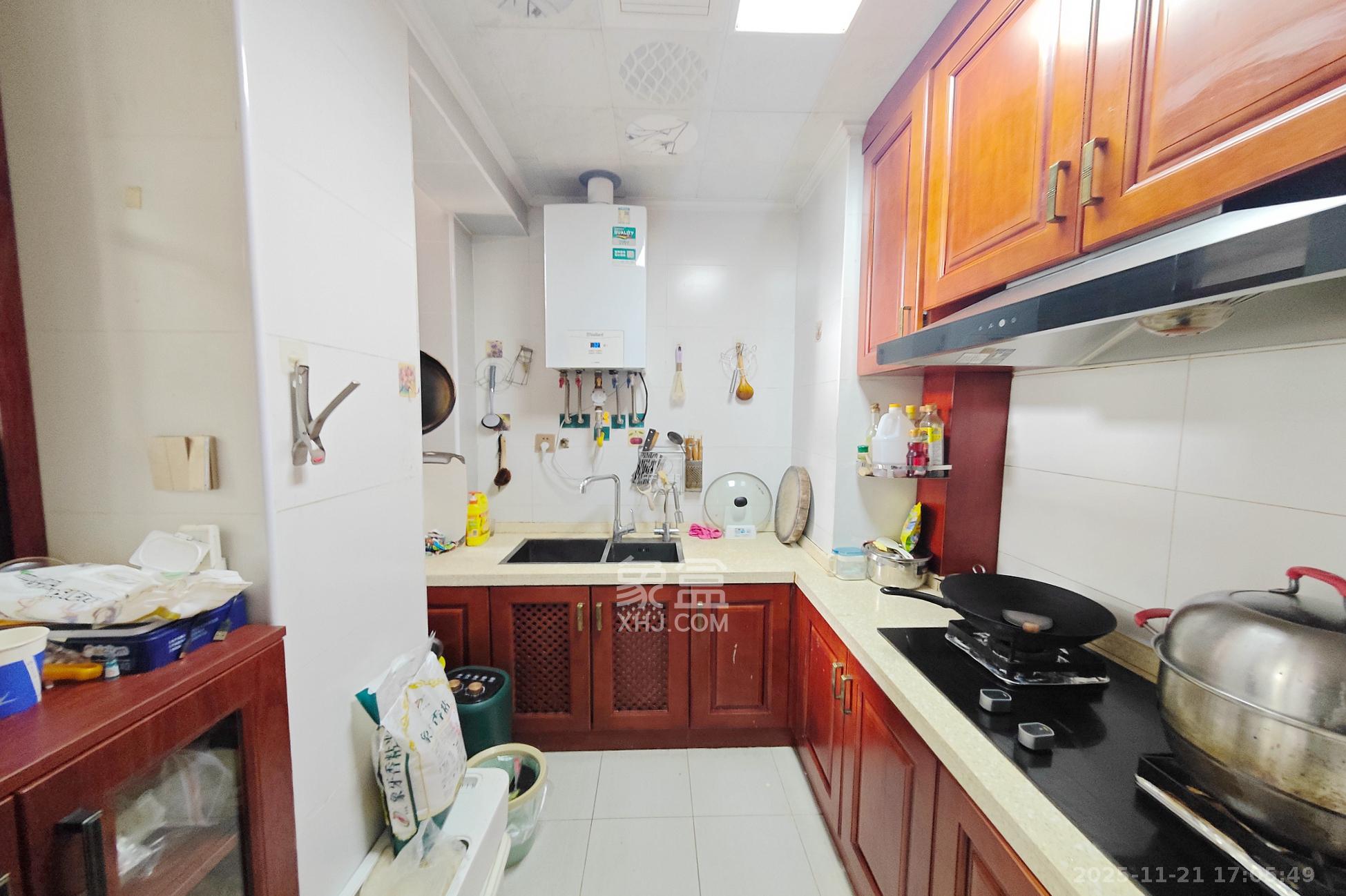 建发中央悦府 3室2厅2卫 126.0万 建发中央悦府 3室2厅2卫 126.0万厨房