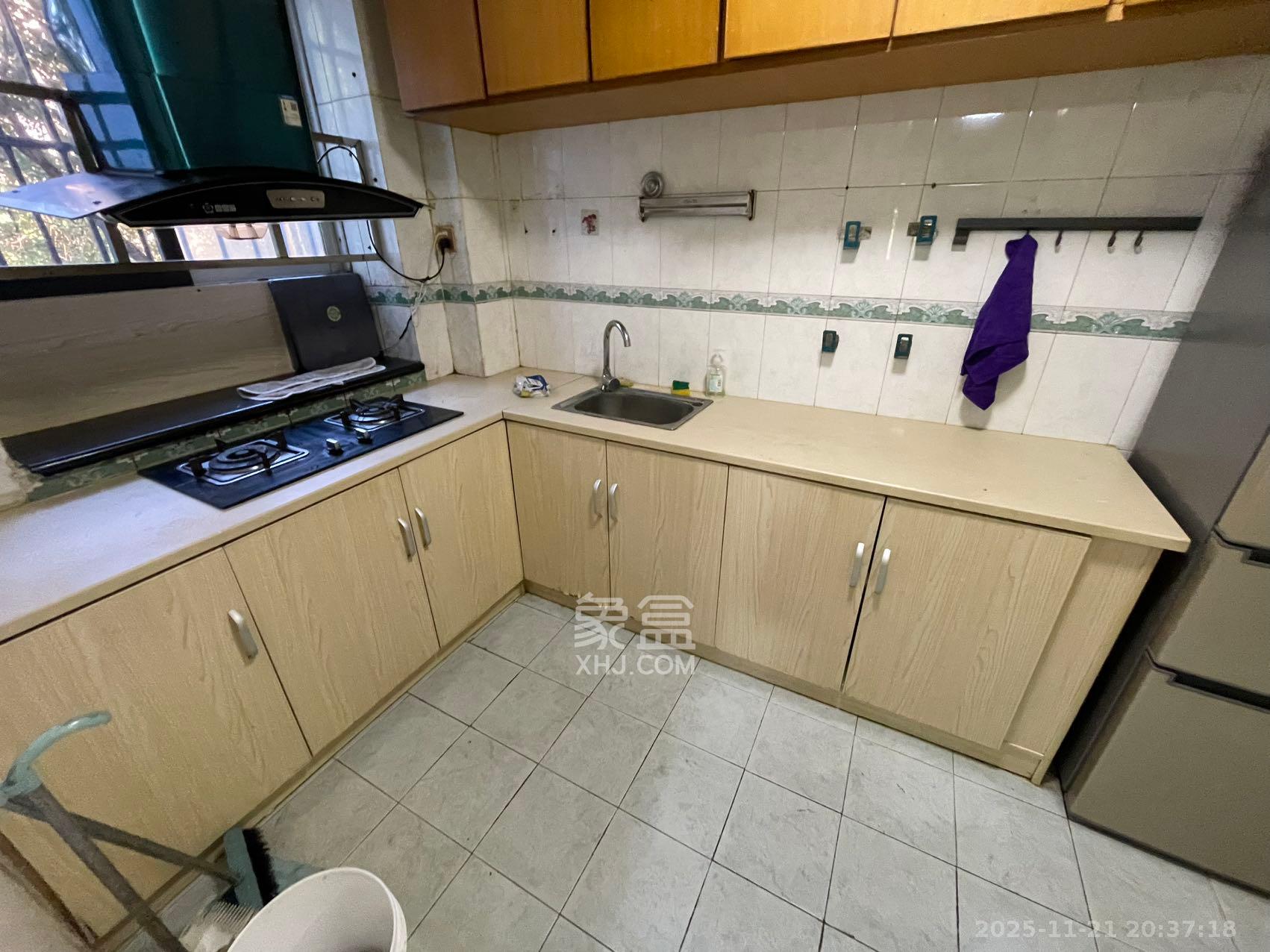 大有商住楼  1室1厅1卫    1200.0元/月室内图