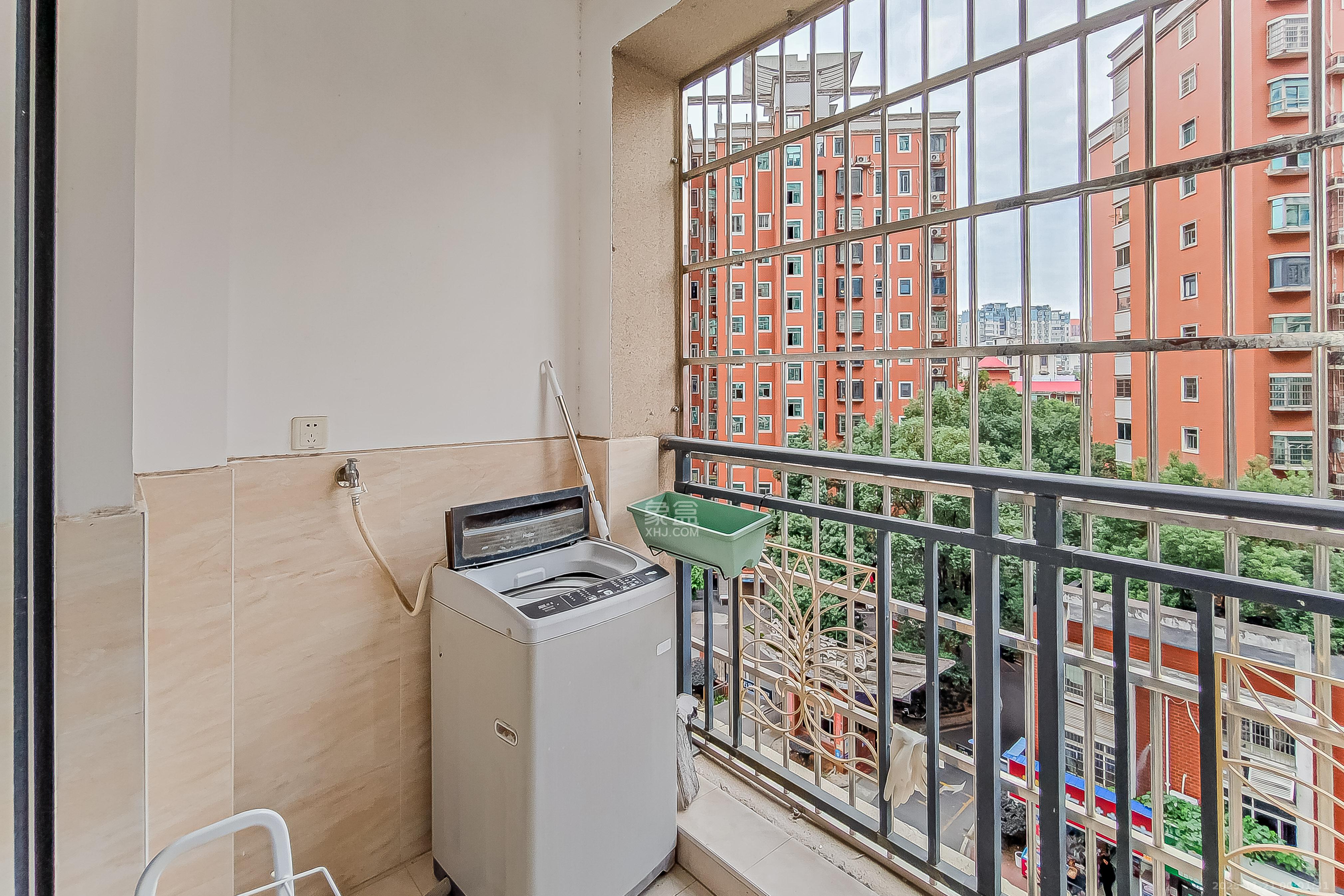 阳光锦城 2室2厅1卫 100.0万 阳光锦城 2室2厅1卫 100.0万阳台