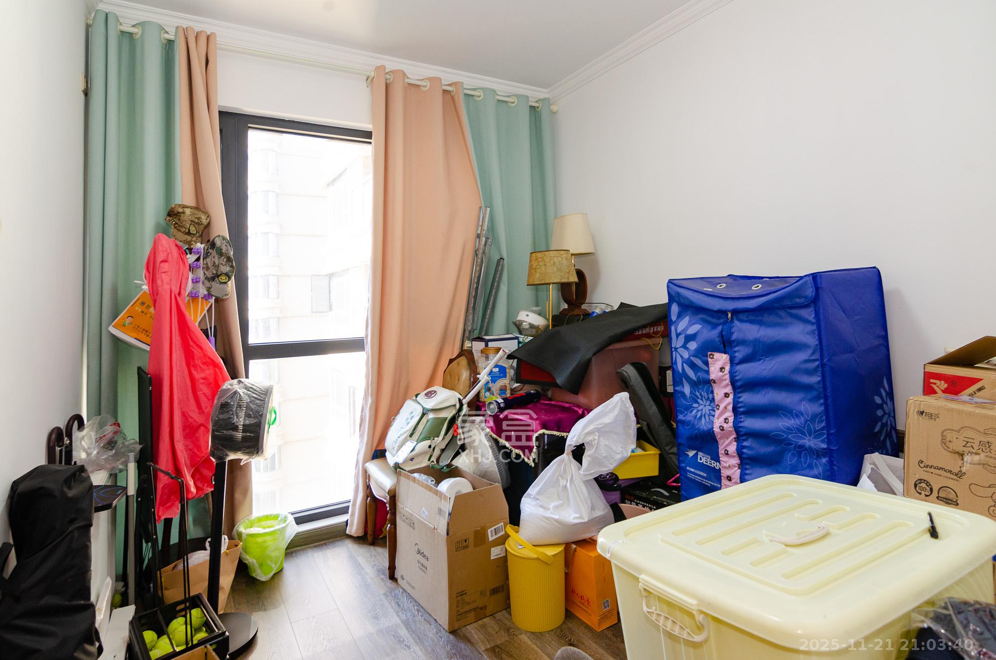 三润城（三润星城）  5室2厅2卫    153.8万卧室