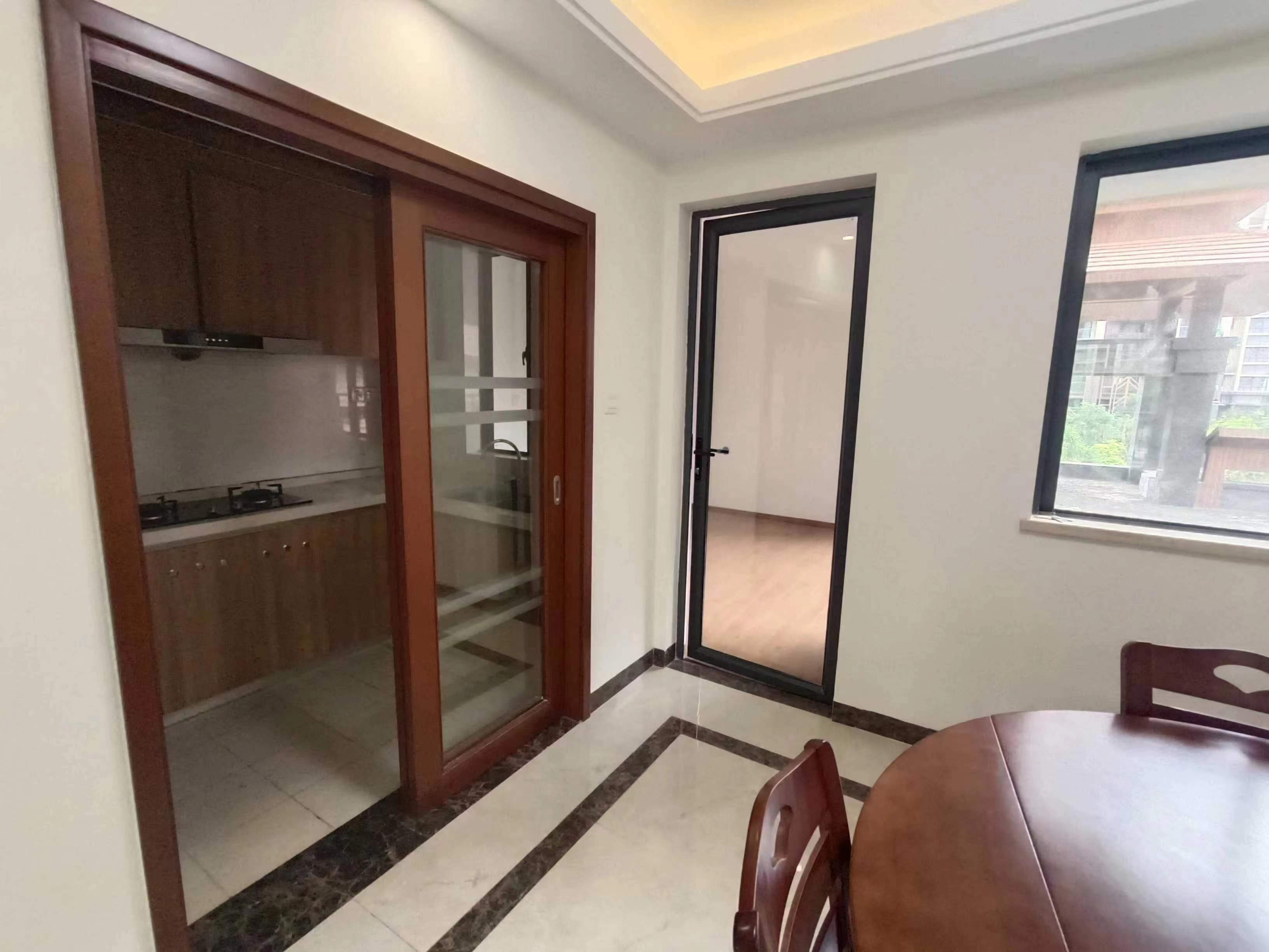 南海幸福汇  4室2厅2卫    2600.0元/月室内图