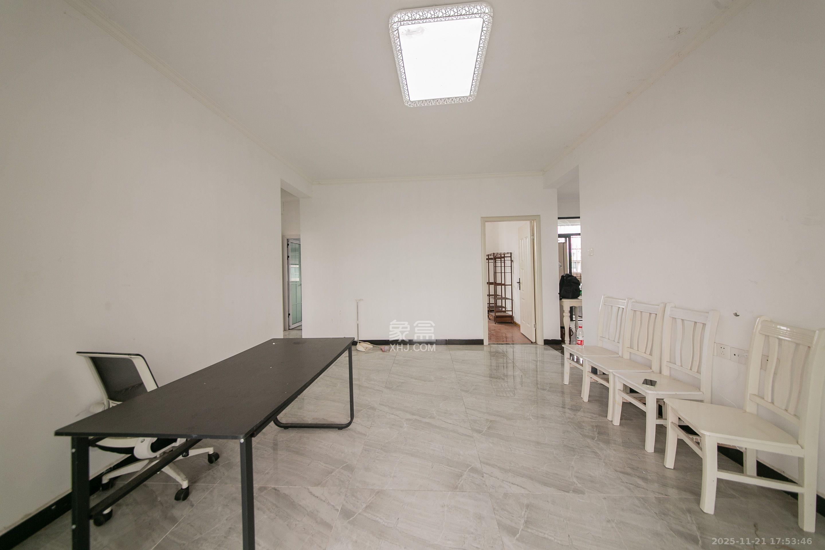 湘江世纪城融江苑  4室2厅2卫    2600.0元/月室内图1