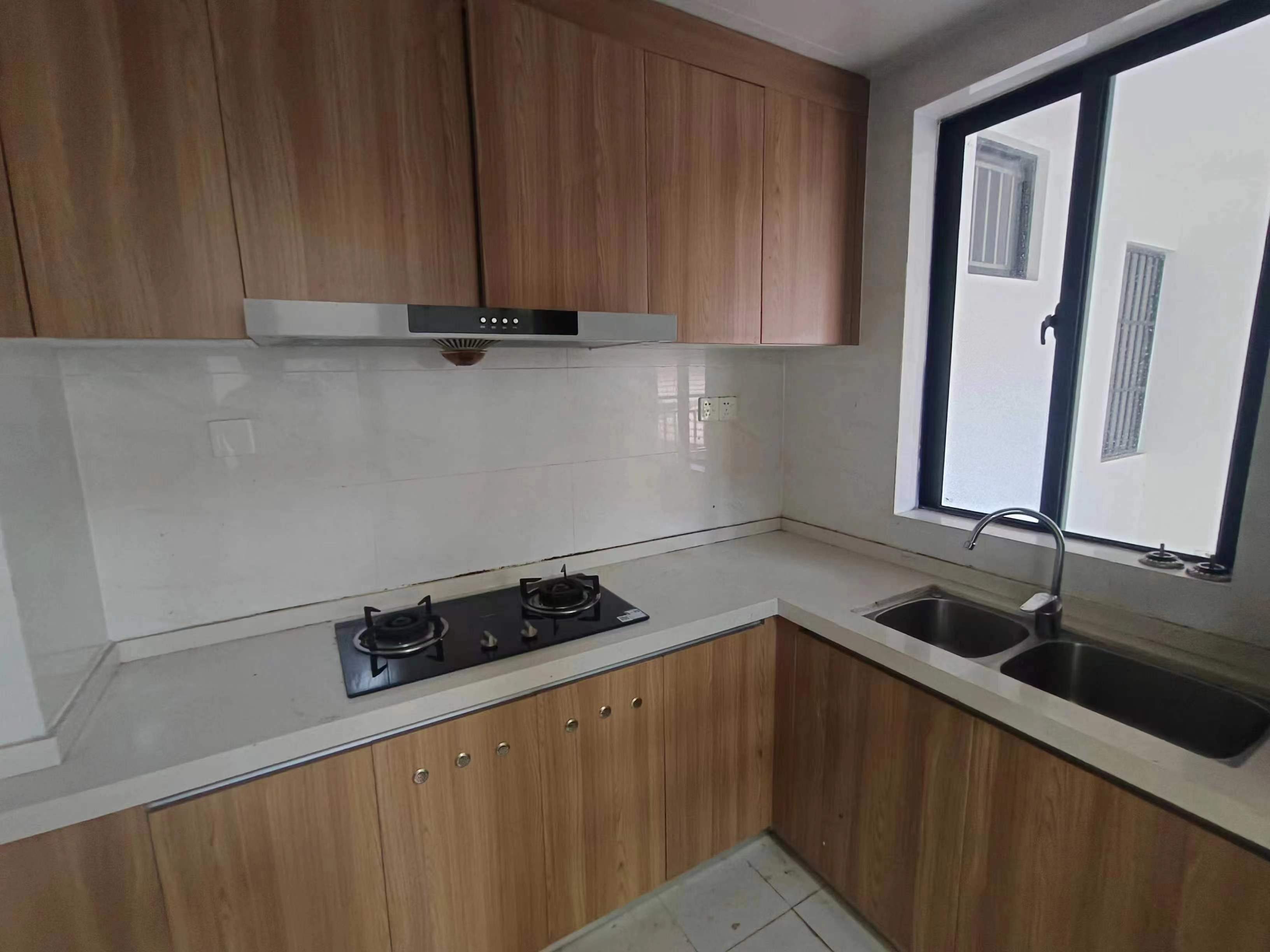 南海幸福汇  4室2厅2卫    2600.0元/月室内图