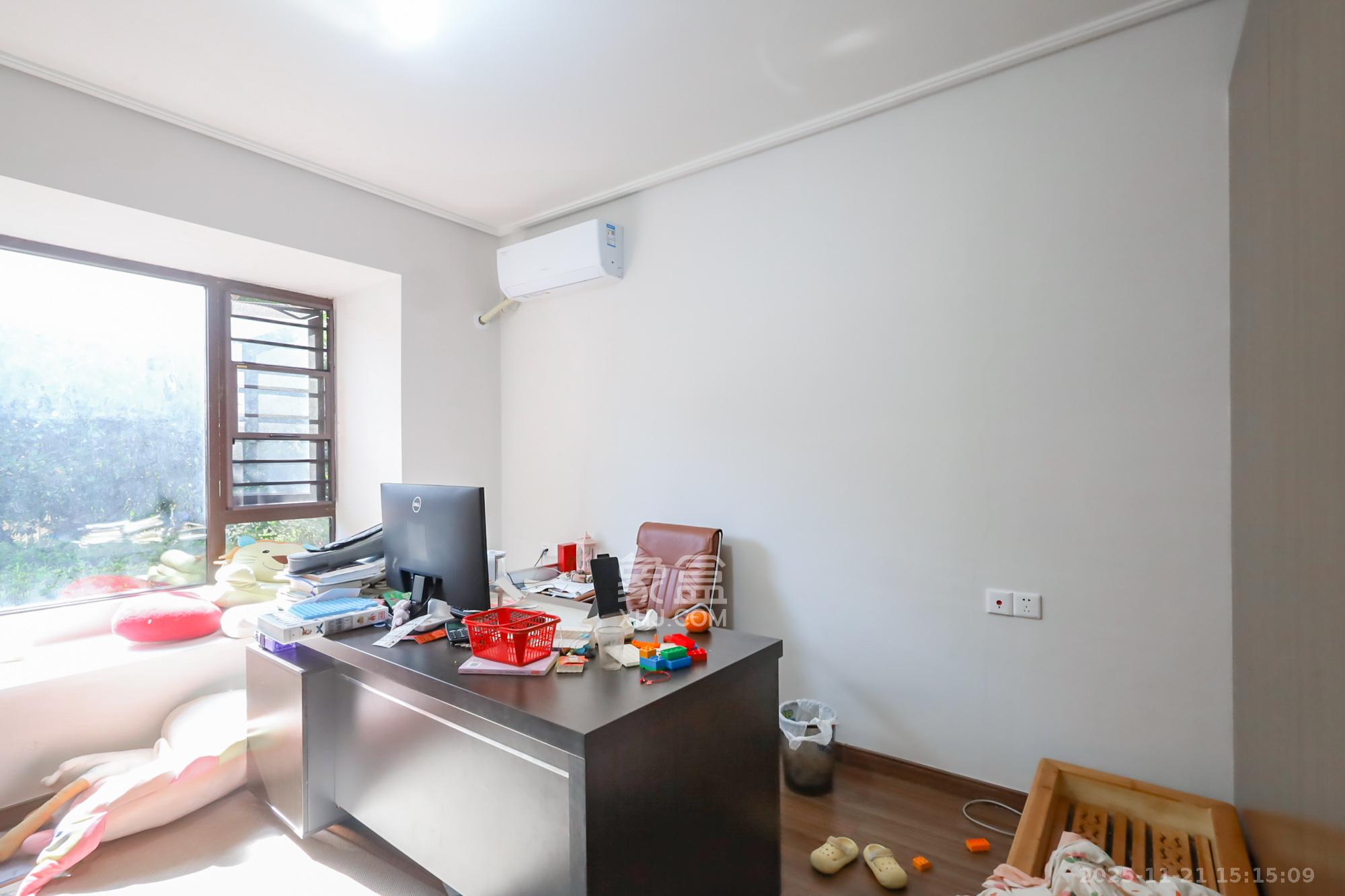 保利海德公园 3室1厅1卫 140.0万 保利海德公园 3室1厅1卫 140.0万卧室