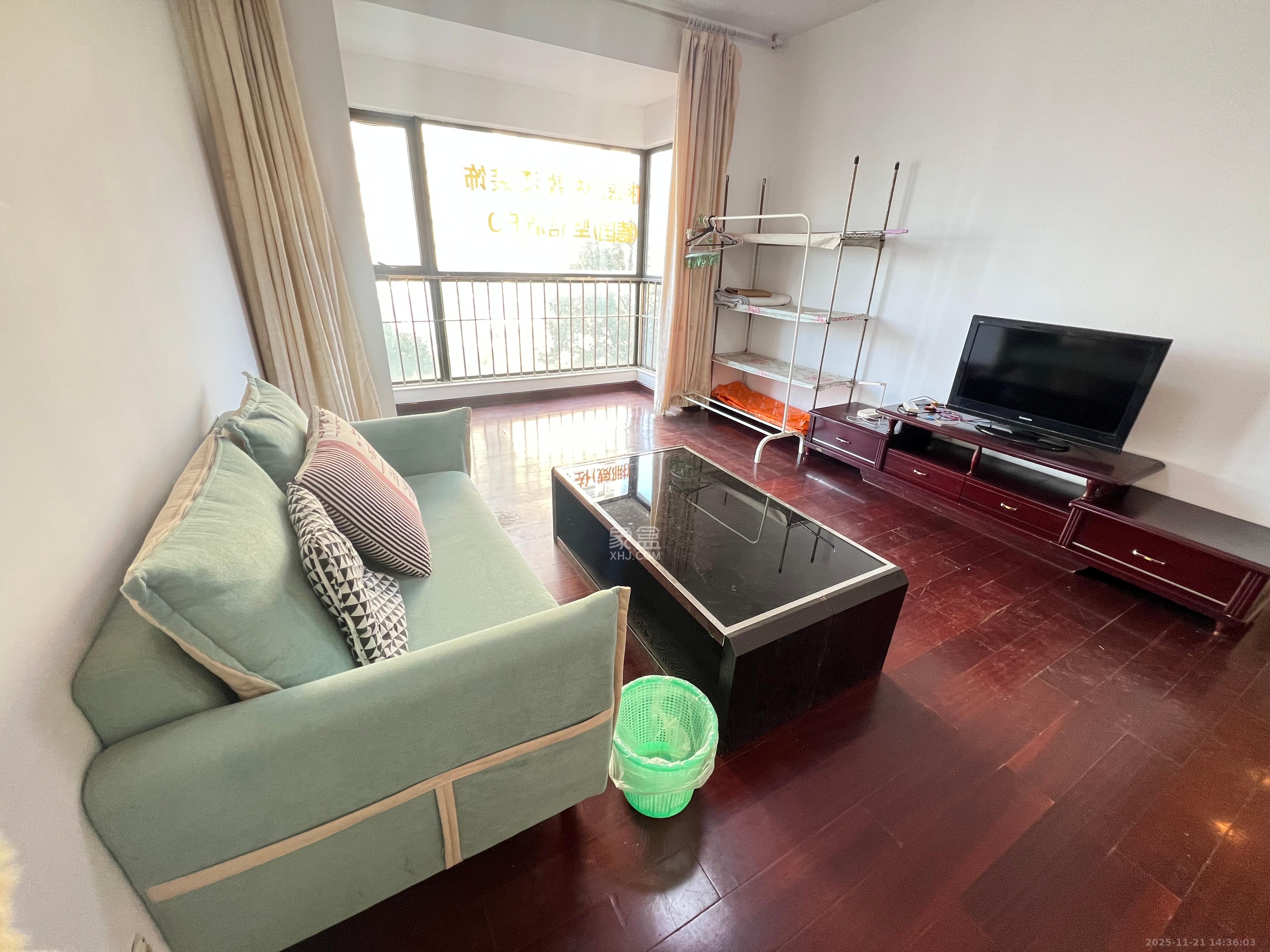 远大麓园  3室2厅1卫    2400.0元/月室内图1