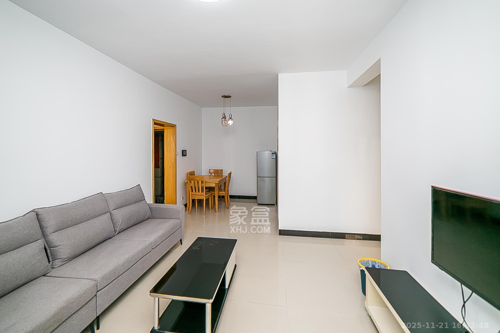 通用时代国际社区 3室2厅1卫 92.0万 通用时代国际社区 3室2厅1卫 92.0万客厅