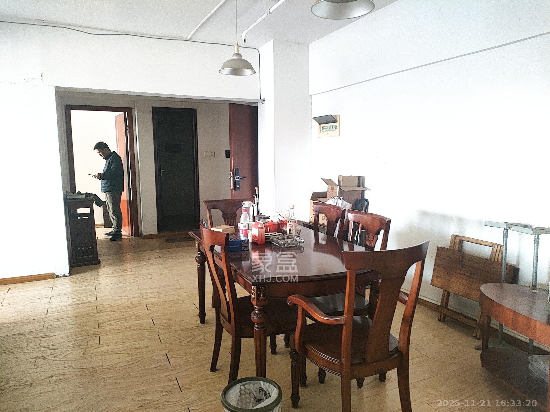 东怡外国（南湖一号)  3室1厅1卫    5600.0元/月室内图