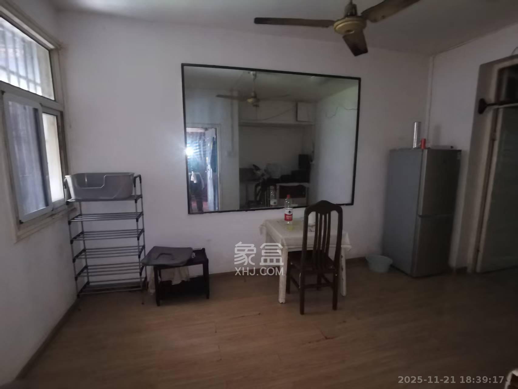 王公塘社区 2室2厅1卫 1300.0元/月 王公塘社区 2室2厅1卫 1300.0元/月室内图