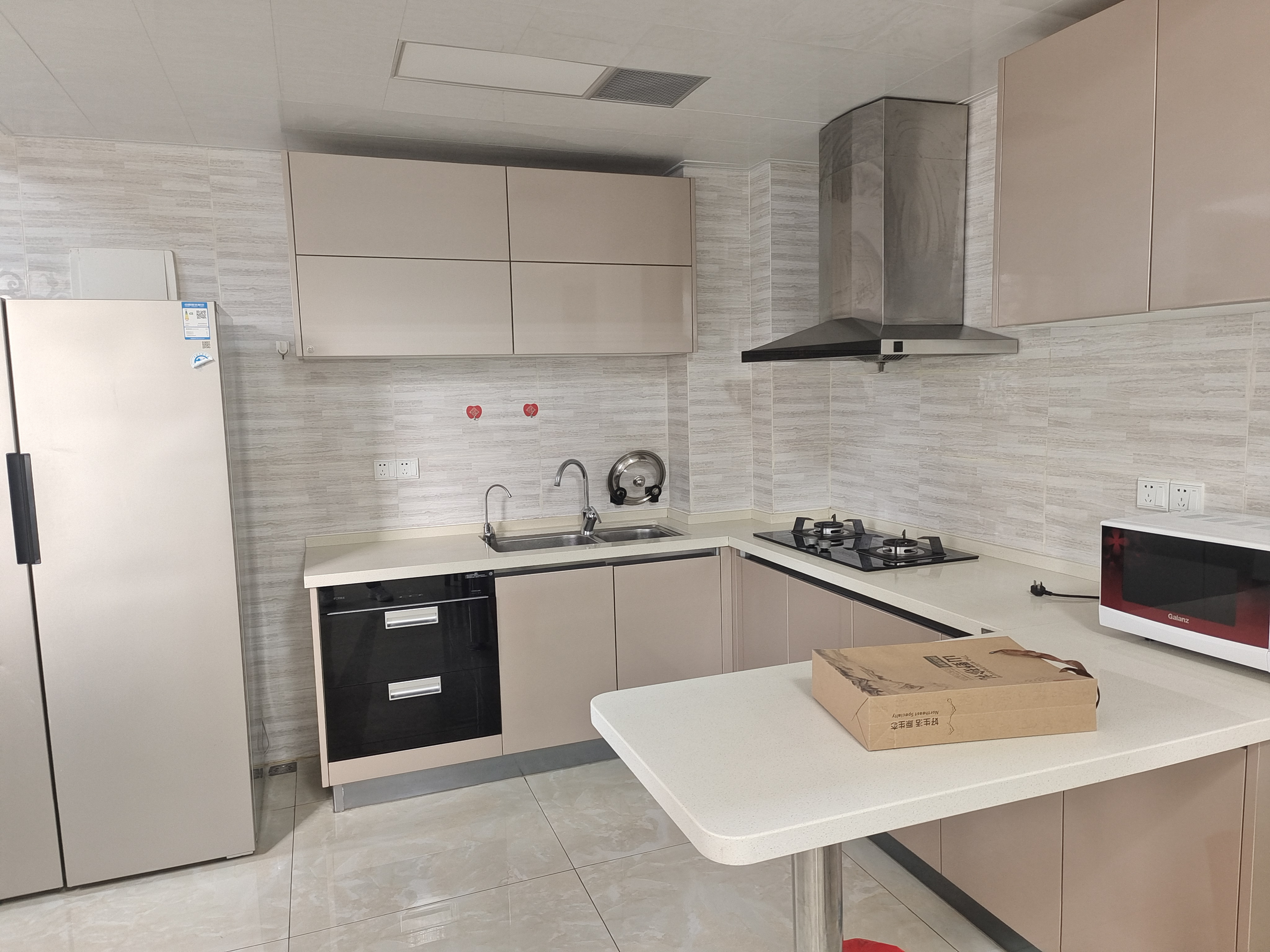 颐养公社阳光城 3室2厅2卫 2800.0元/月 颐养公社阳光城 3室2厅2卫 2800.0元/月室内图