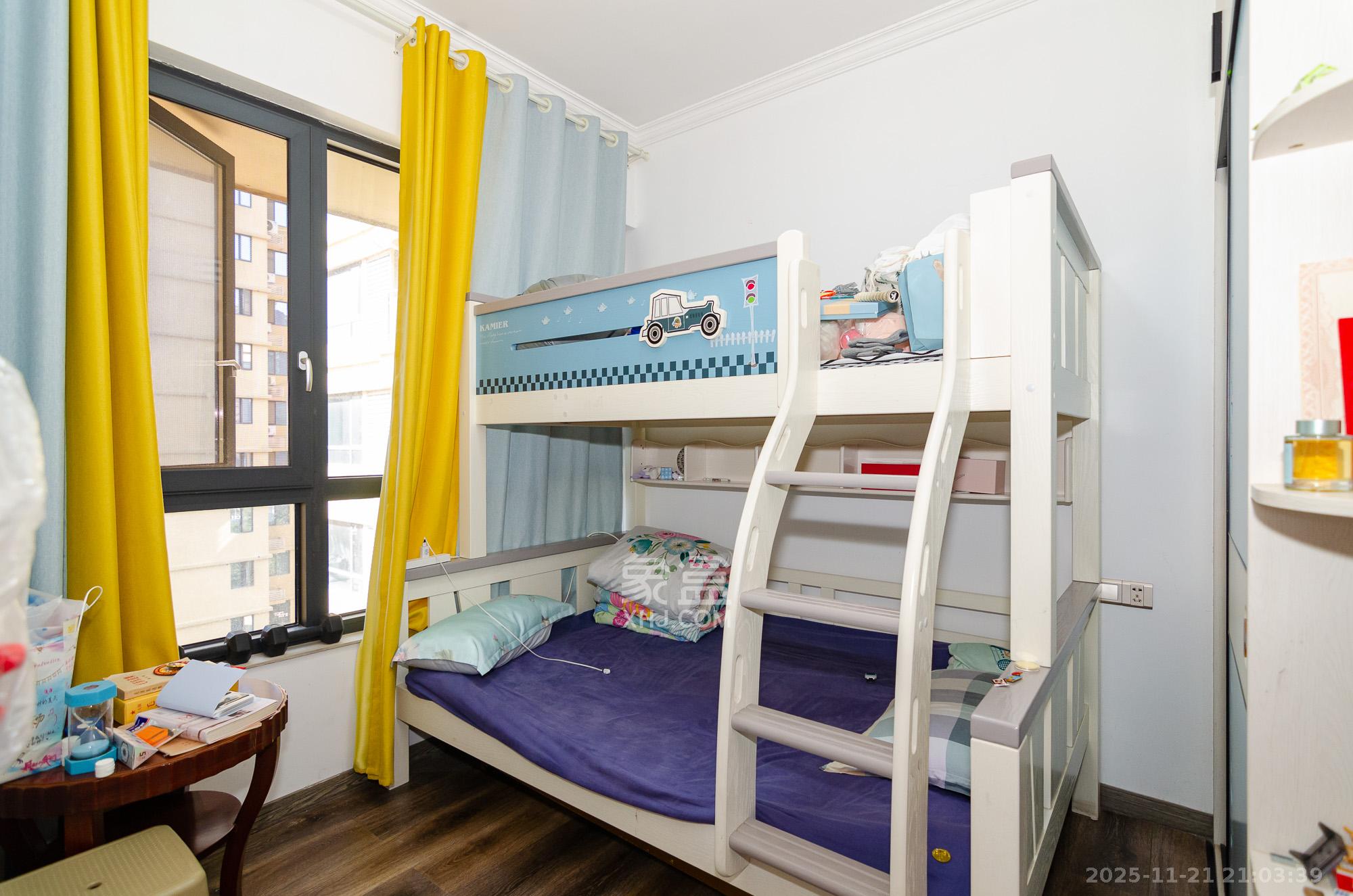 三润城(三润星城) 5室2厅2卫 153.8万 三润城(三润星城) 5室2厅2卫 153.8万卧室