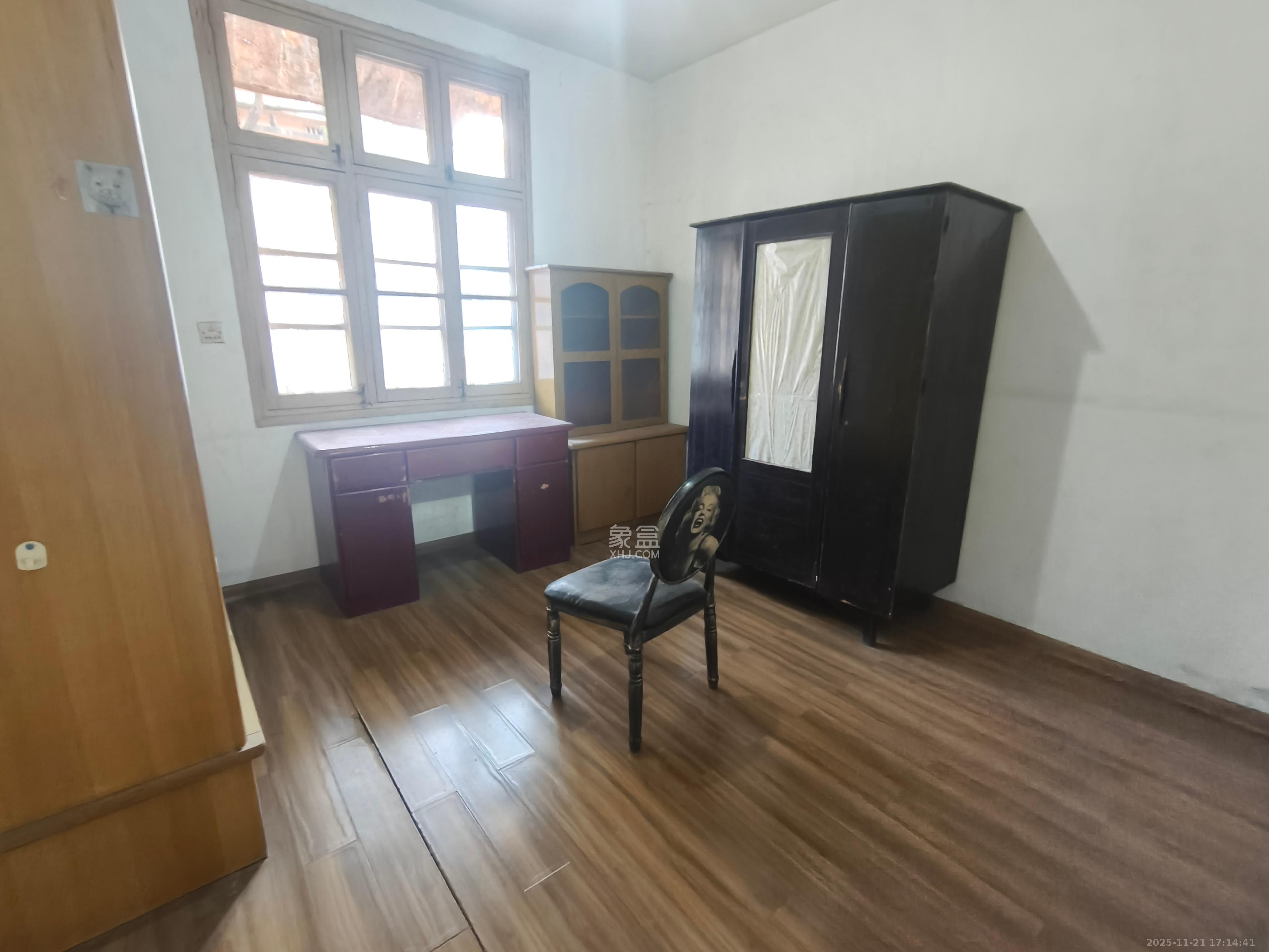 林科大教师单位房 3室2厅1卫 1600.0元/月 林科大教师单位房 3室2厅1卫 1600.0元/月室内图